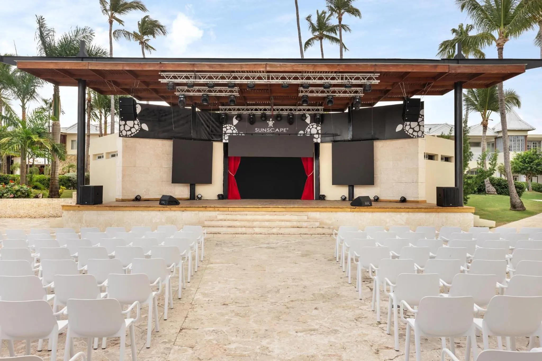 Entertainment in Sunscape Coco Punta Cana - All Inclusive