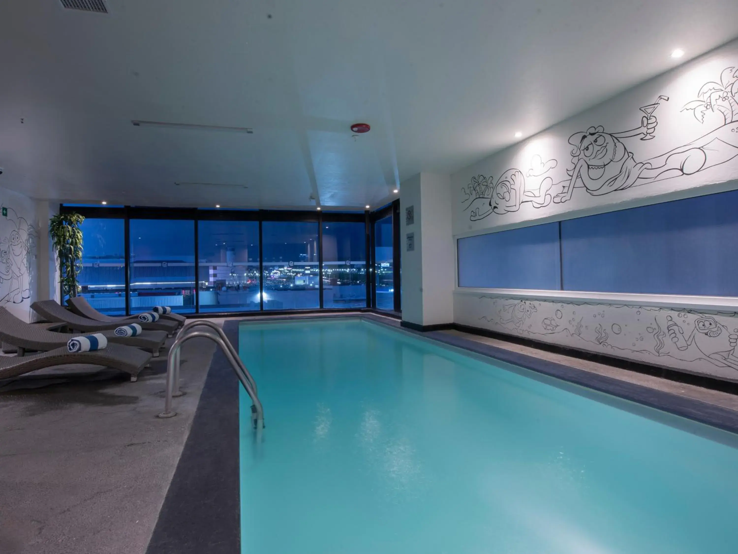 Swimming pool in Ramada Encore by Wyndham Queretaro Swimming pool in Ramada Encore by Wyndham Queretaro