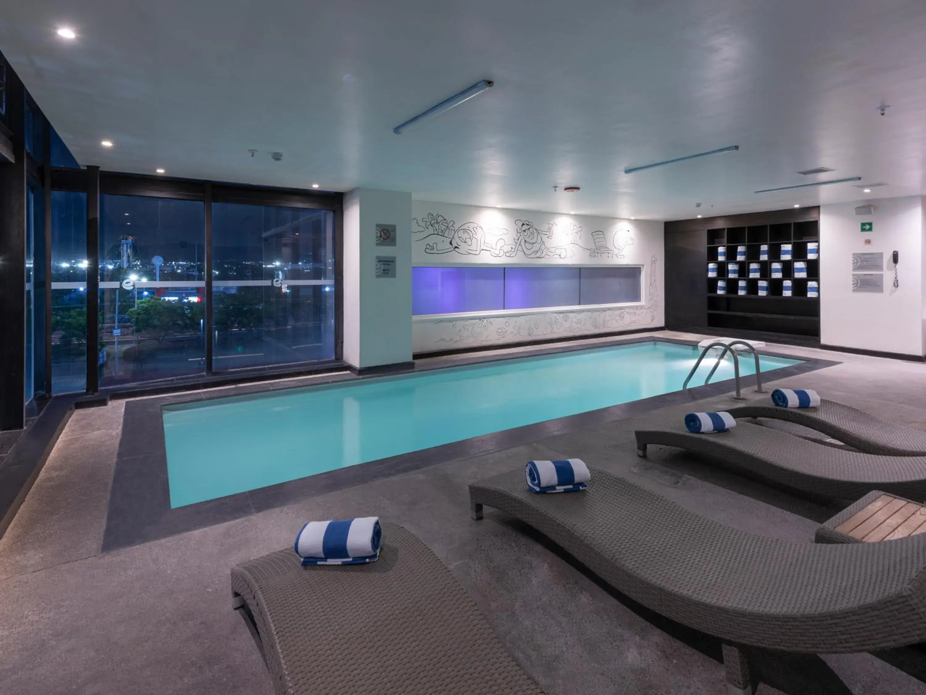 Swimming pool in Ramada Encore by Wyndham Queretaro Swimming pool in Ramada Encore by Wyndham Queretaro