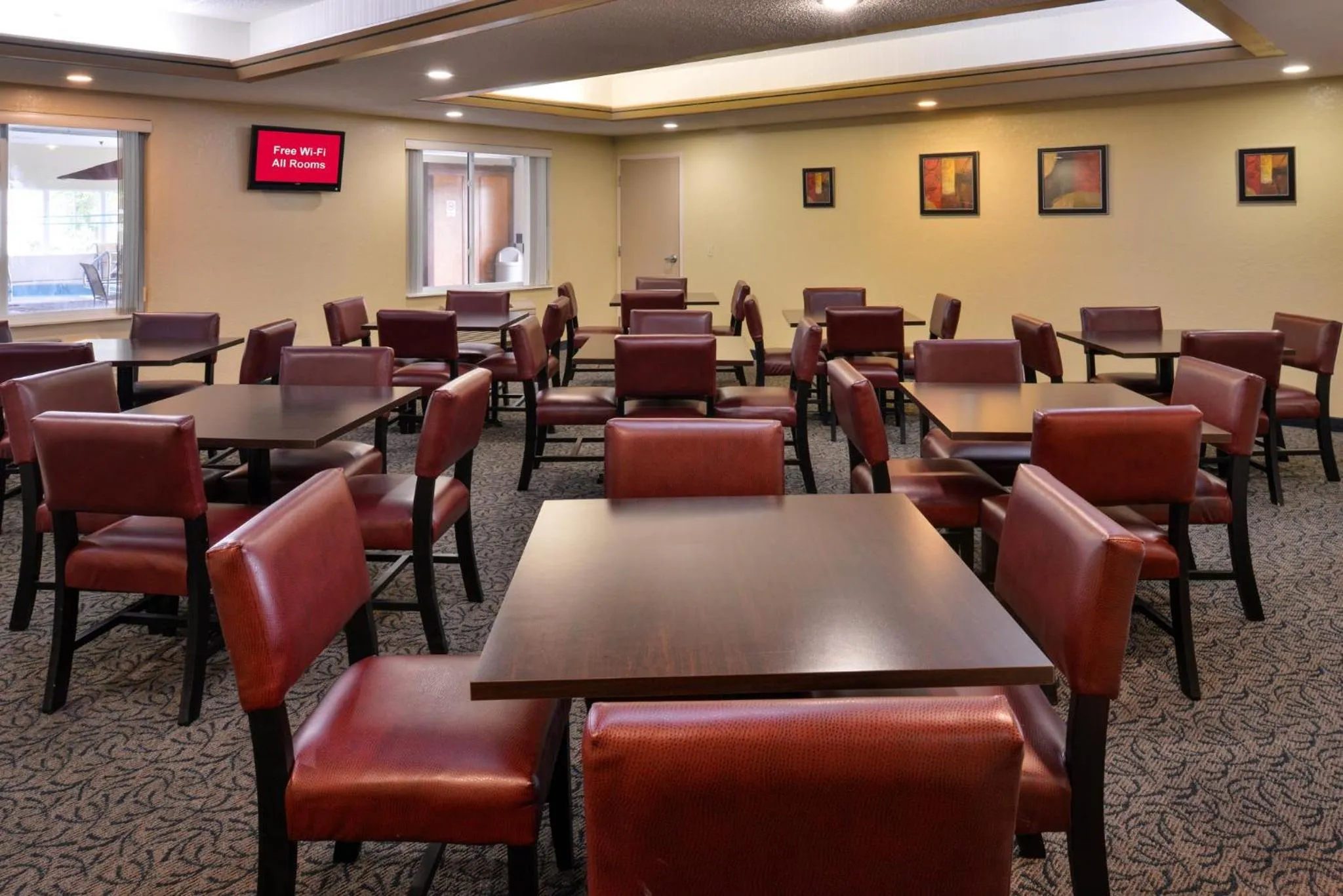 Restaurant/places to eat in Red Roof Inn Sandusky - Milan