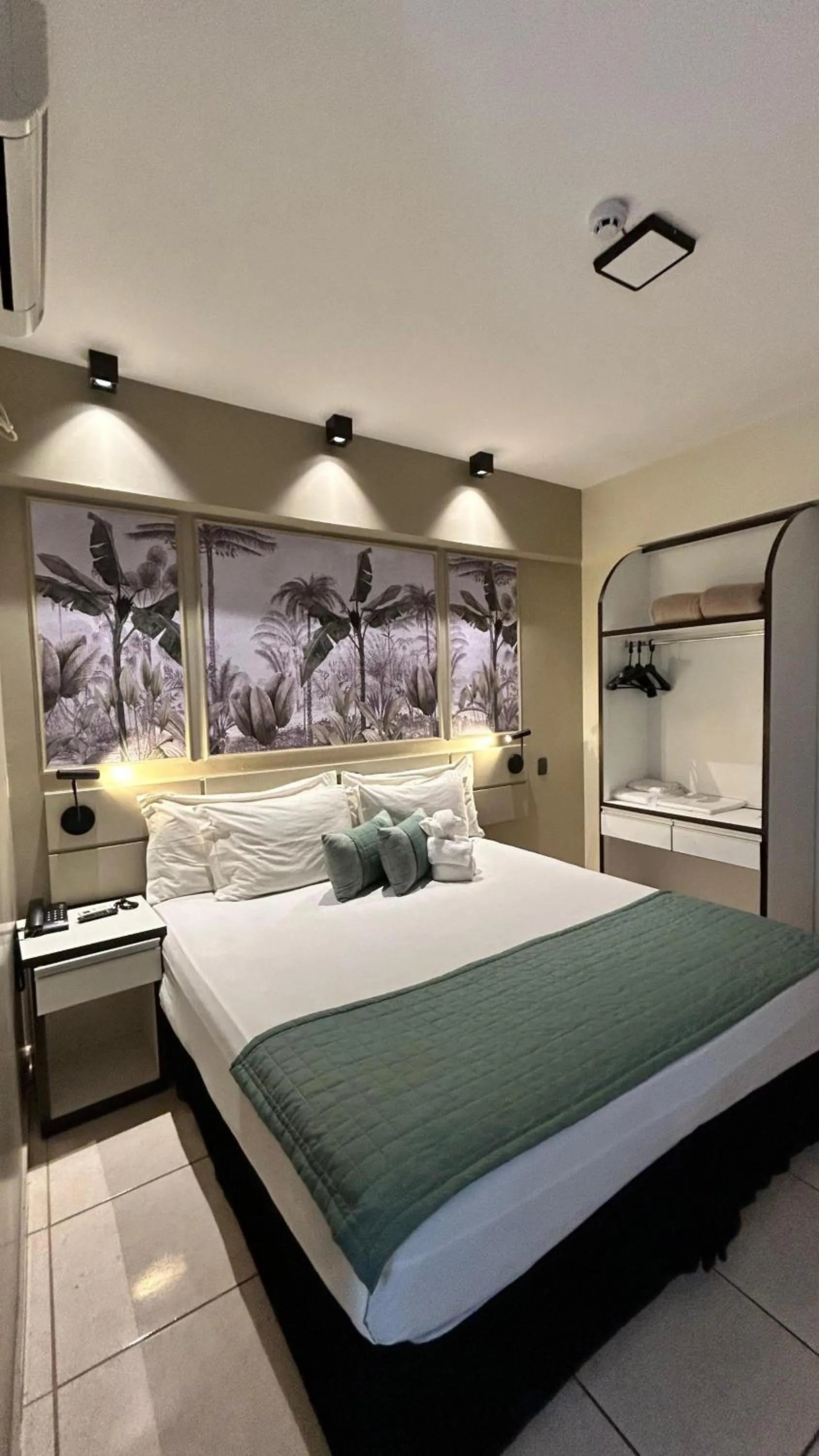 Bedroom, Bed in Havana Palace Hotel II