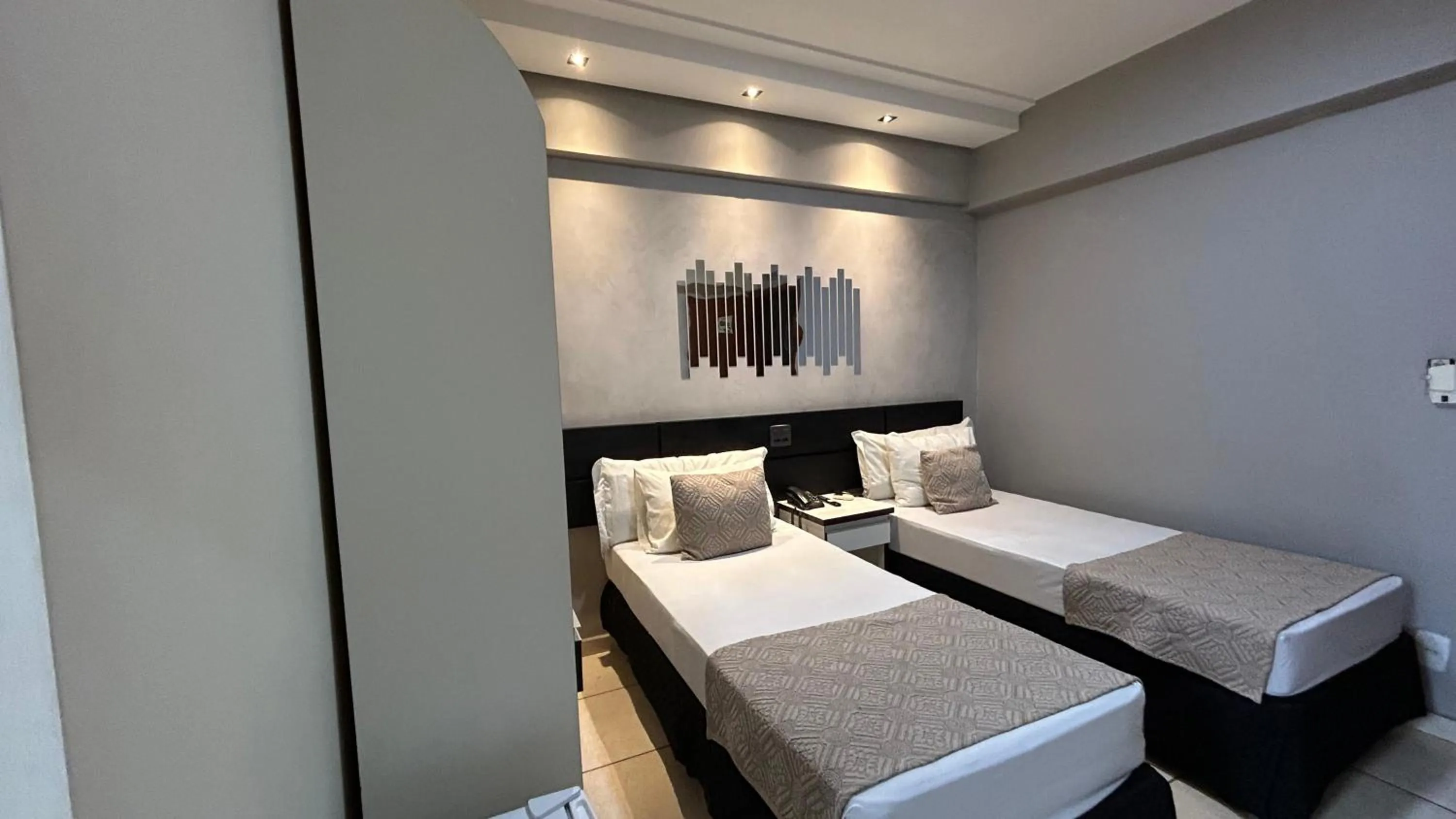 Photo of the whole room, Bed in Havana Palace Hotel II