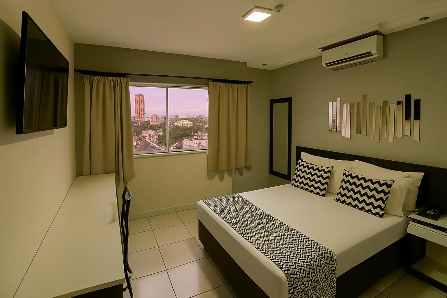 Bedroom, Bed in Havana Palace Hotel II