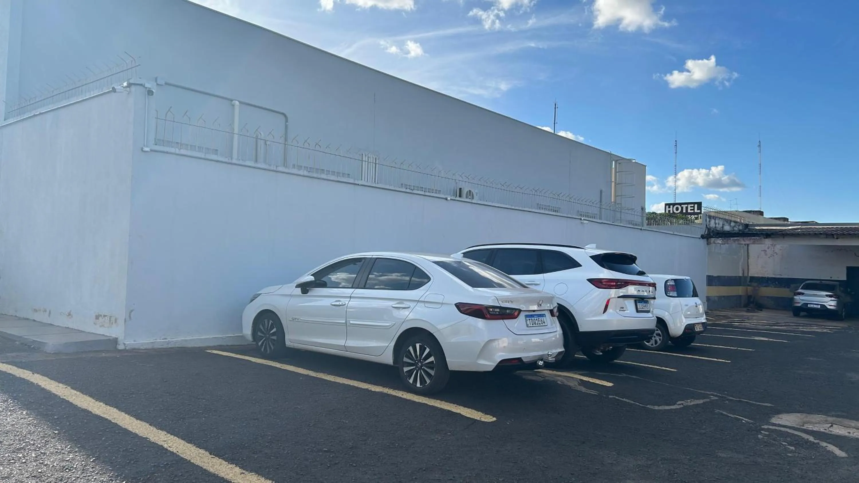 Parking in Havana Palace Hotel II