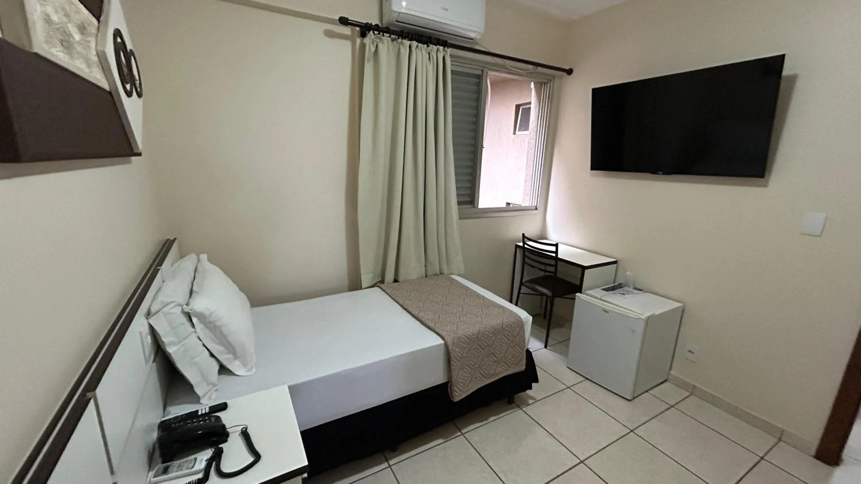 Bedroom, Bed in Havana Palace Hotel II