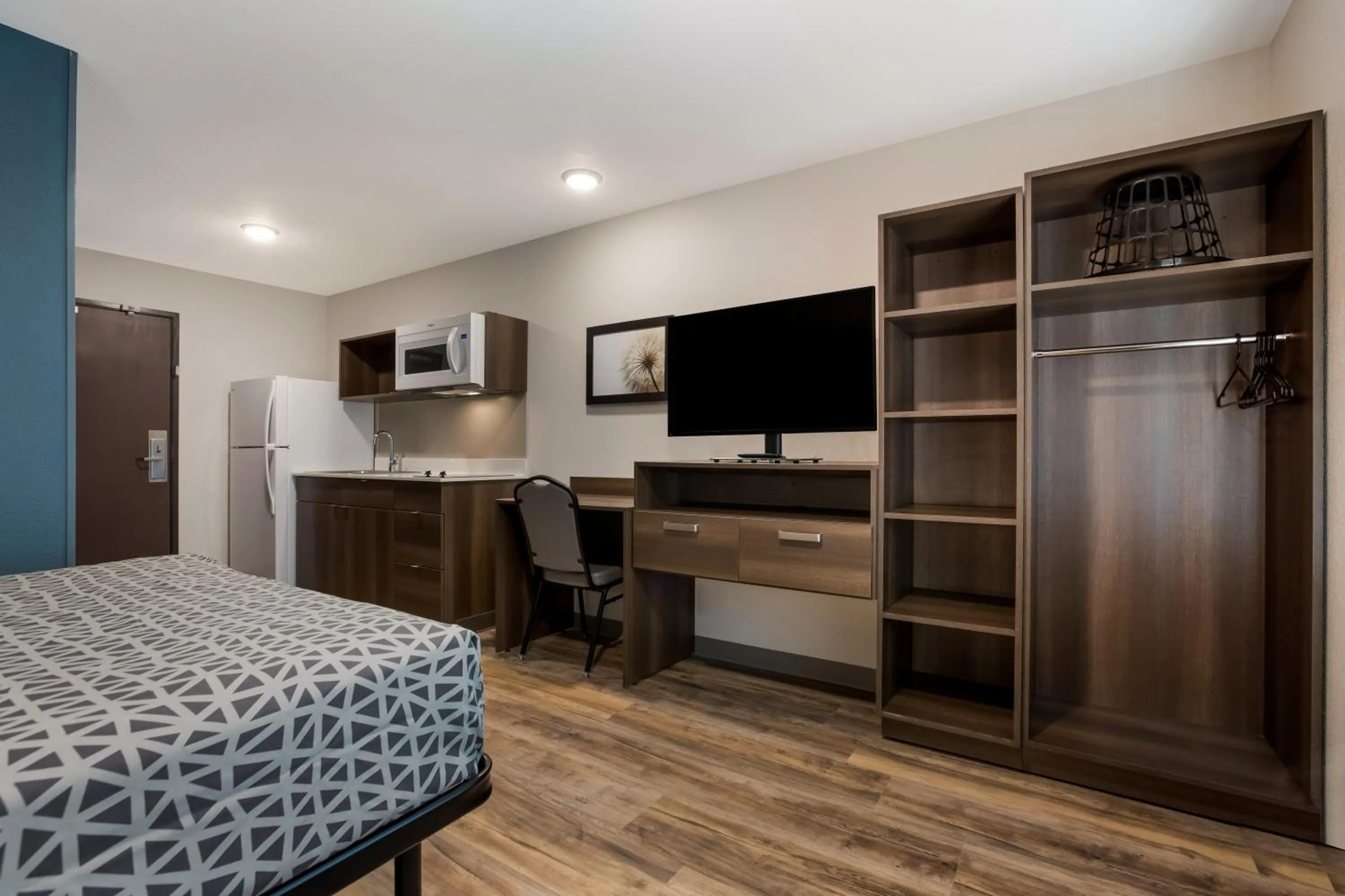 Bedroom, Bed in WoodSpring Suites Corona