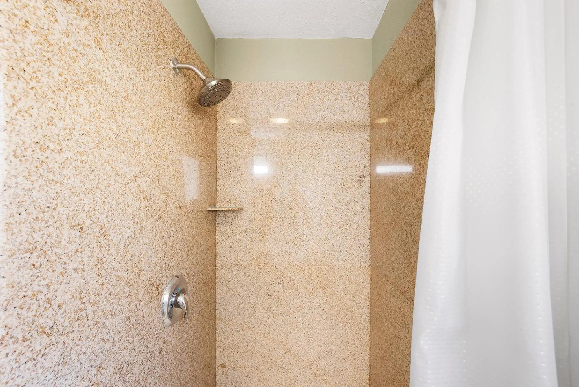 Bathroom in Safari Inn - Chico