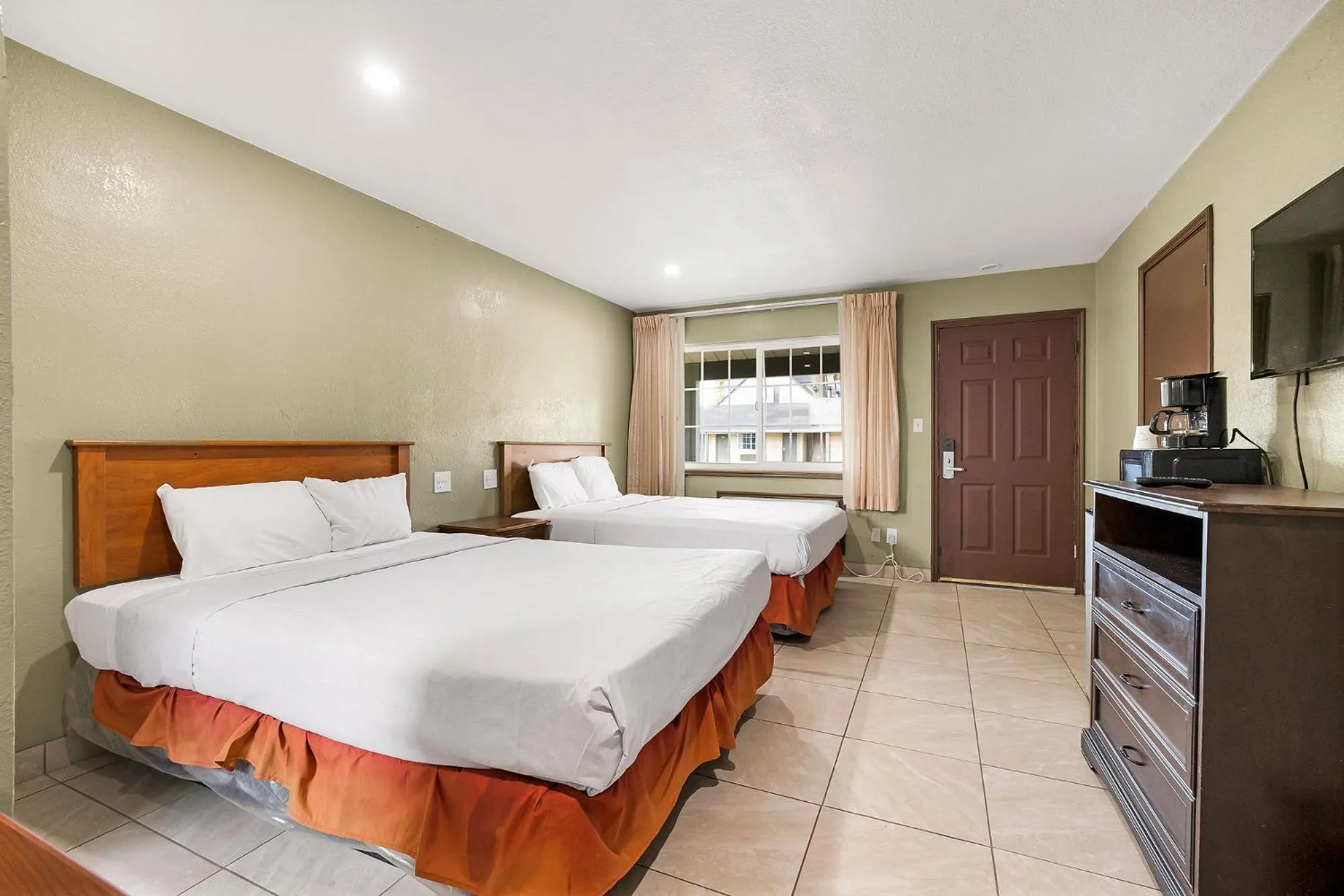 Bed in Safari Inn - Chico