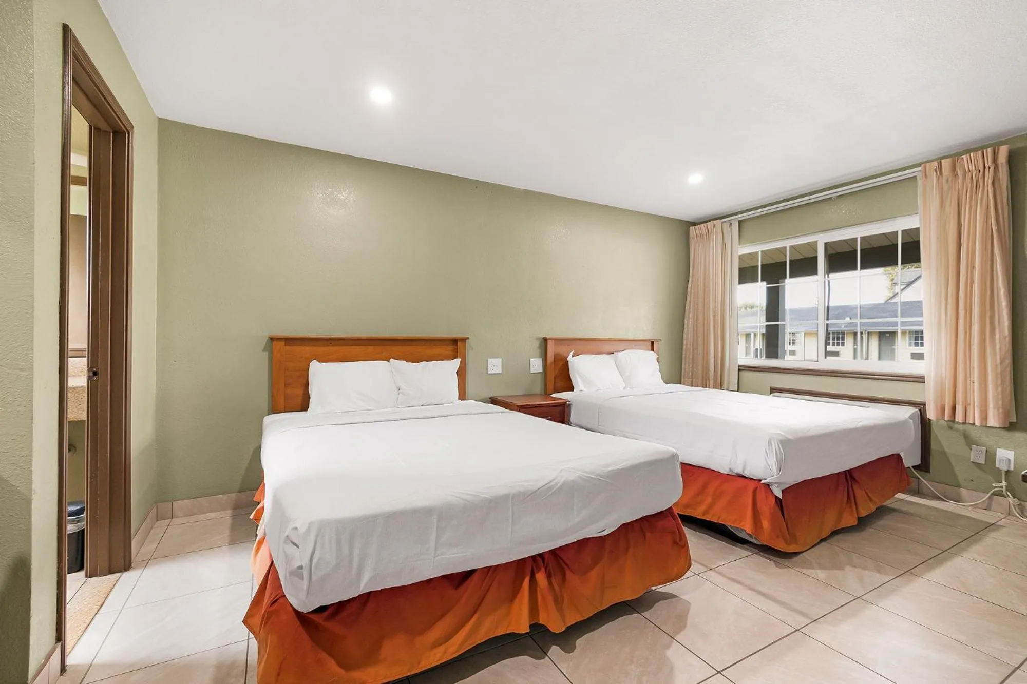 Bed in Safari Inn - Chico