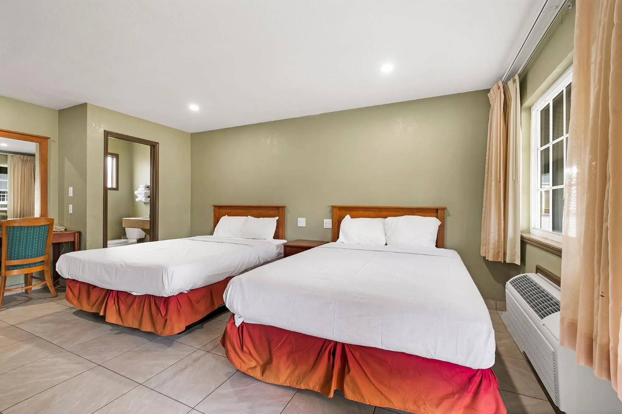 Bed in Safari Inn - Chico