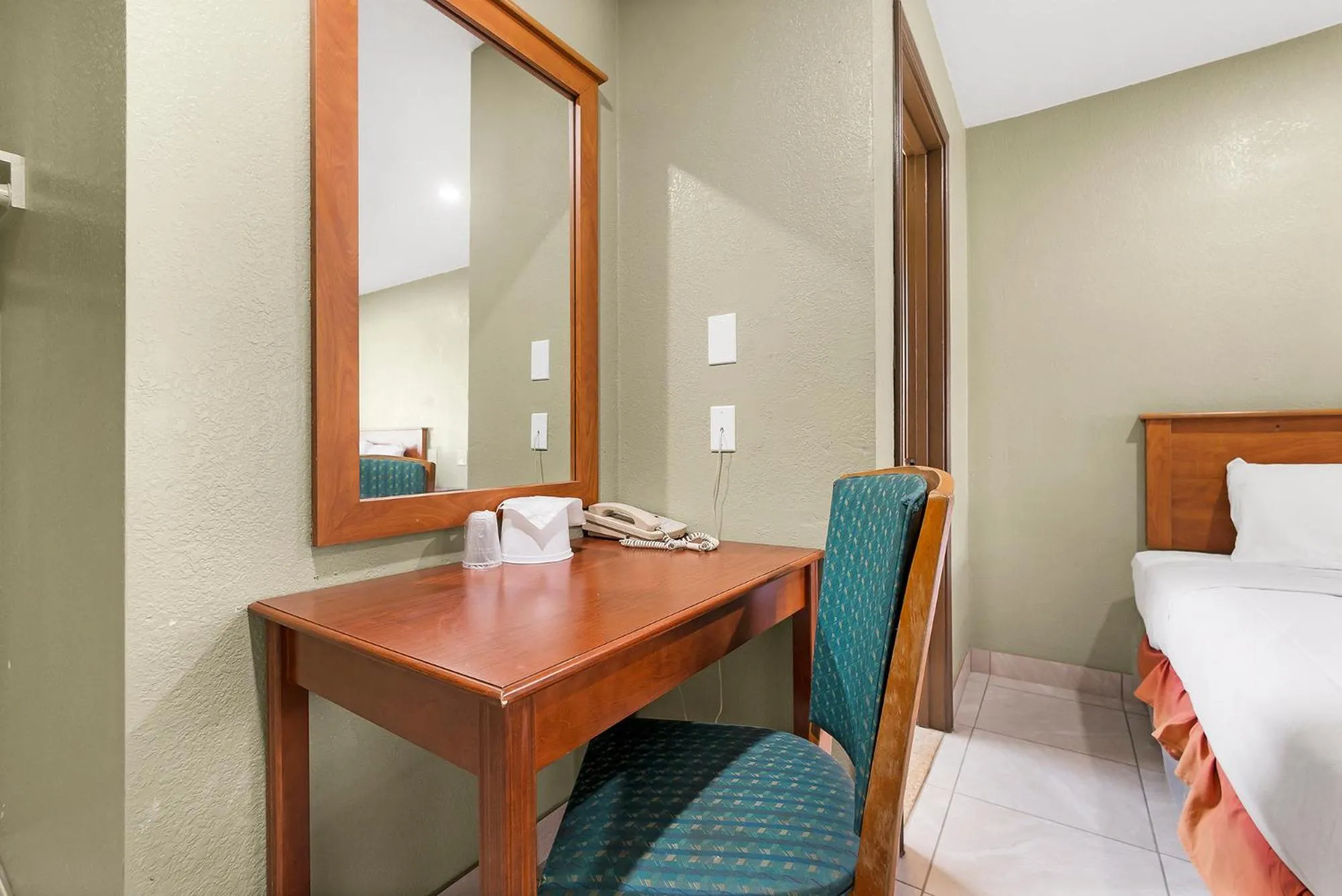 Bed in Safari Inn - Chico