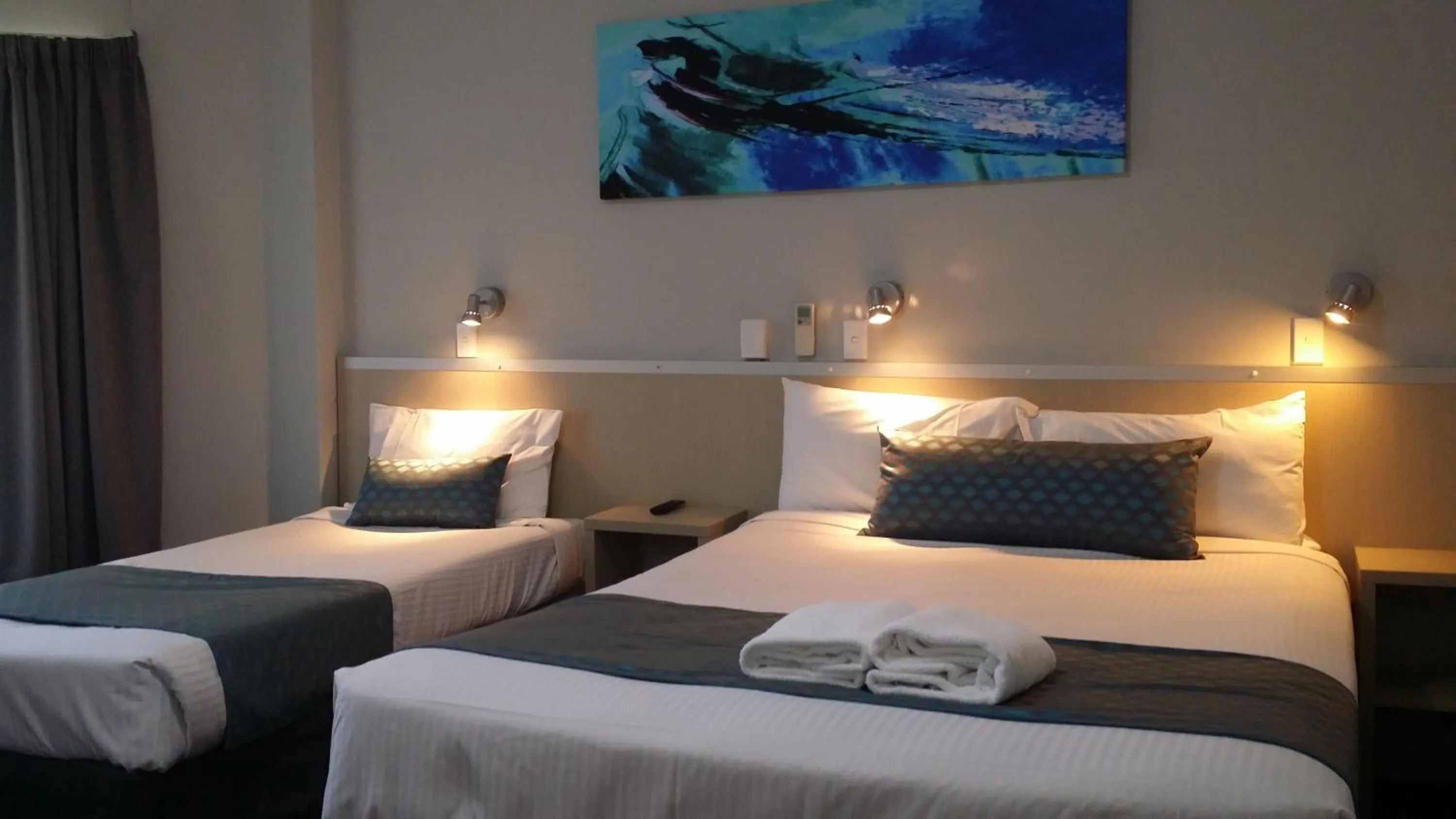 Bed in Grafton Central Motel