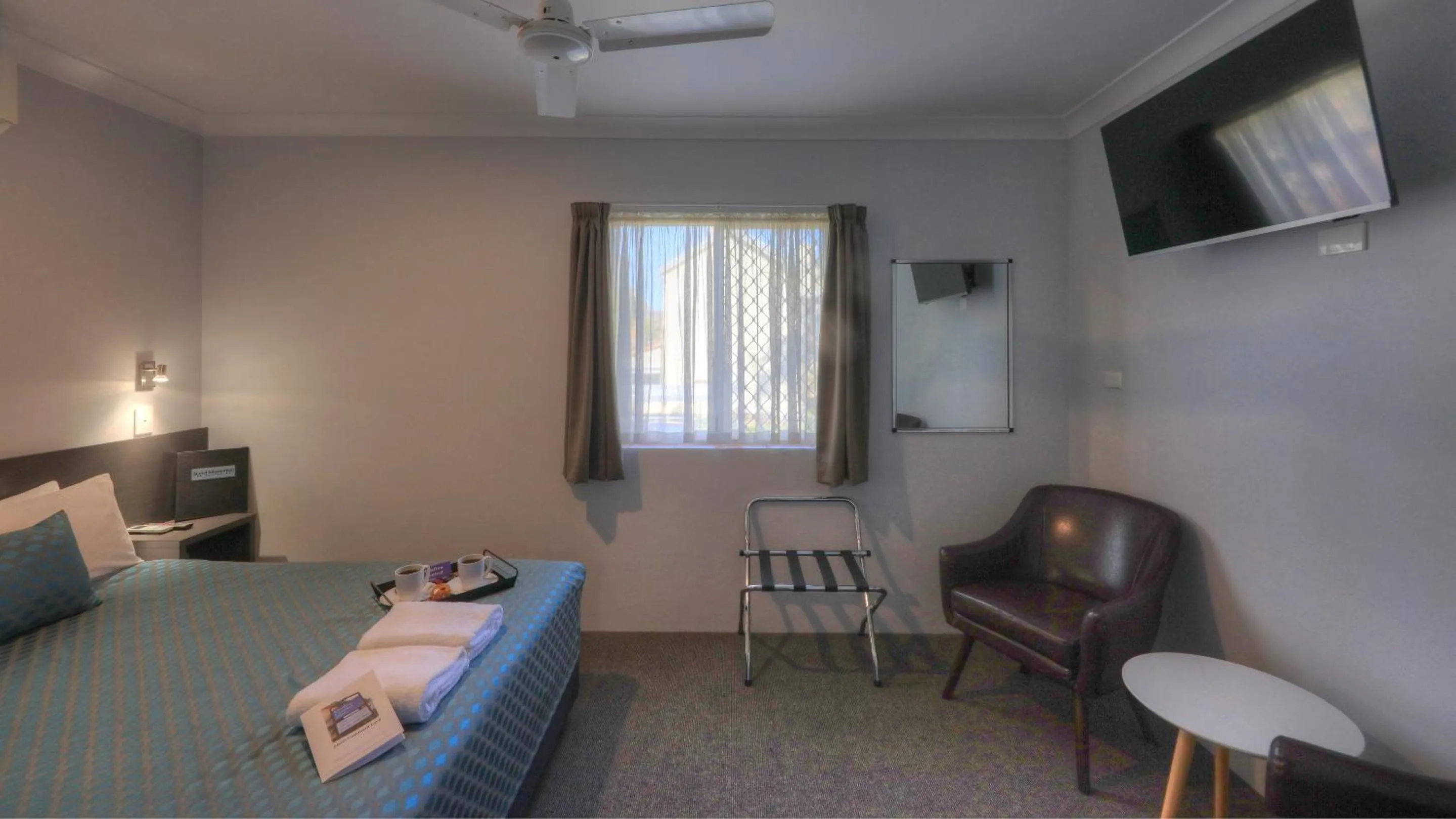 Bed in Grafton Central Motel