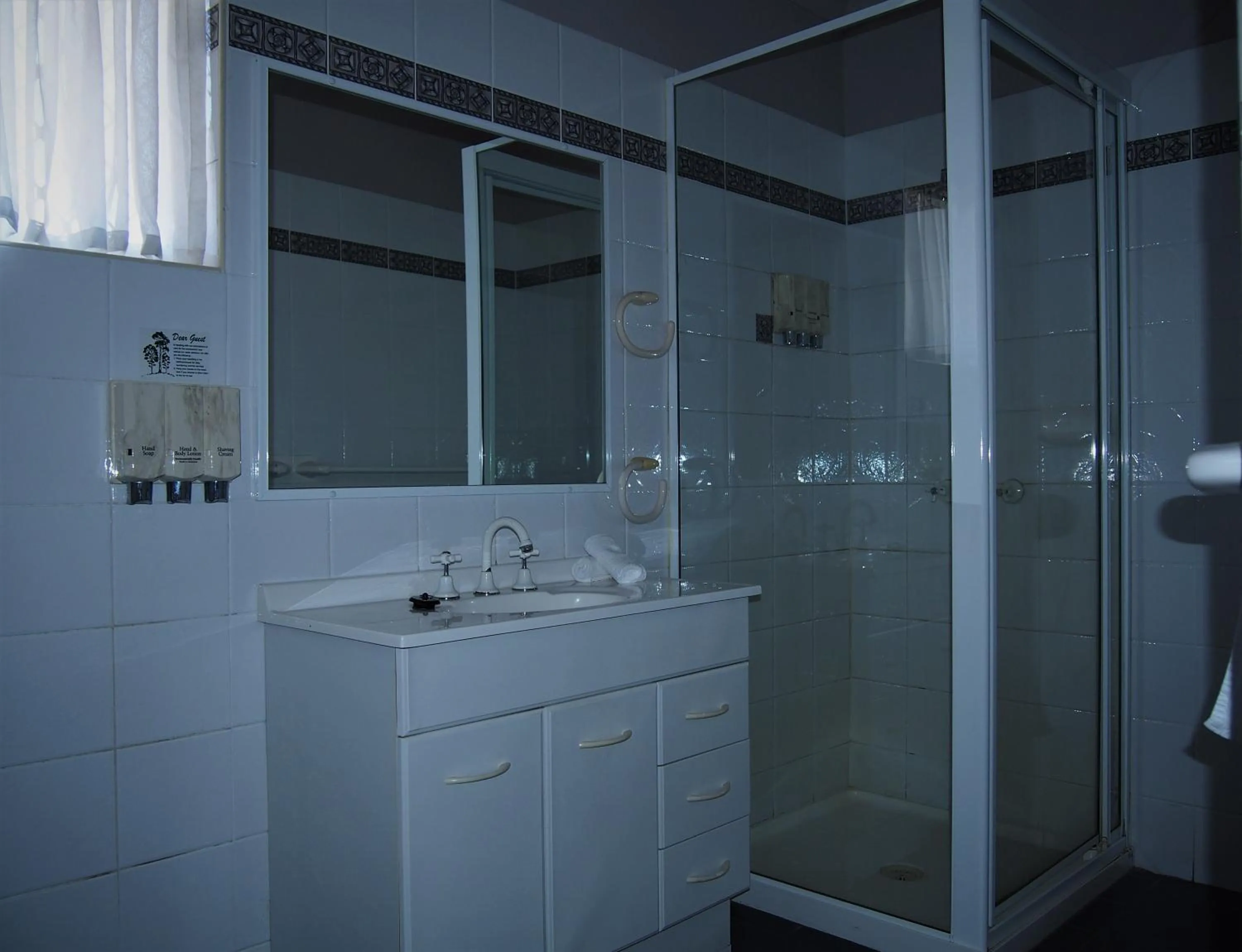 Bathroom in Grafton Central Motel