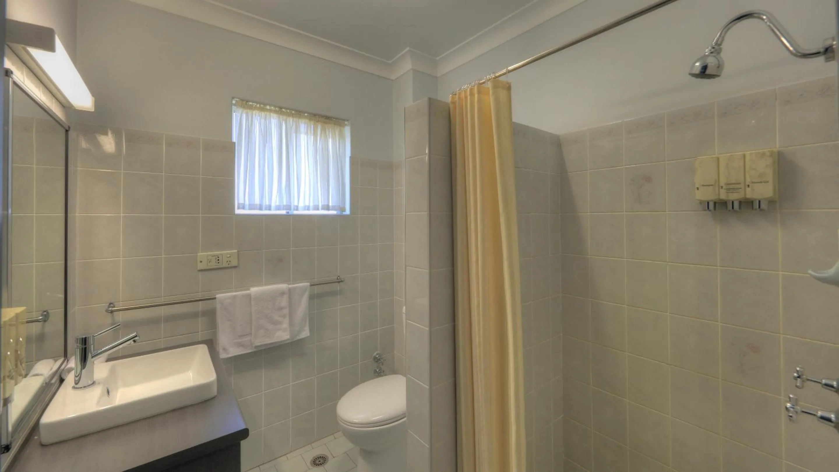 Bathroom in Grafton Central Motel