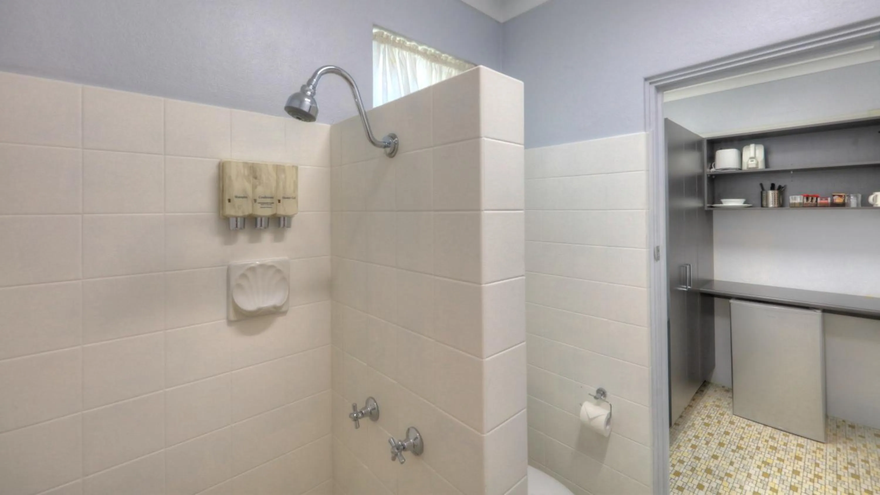 Bathroom in Grafton Central Motel