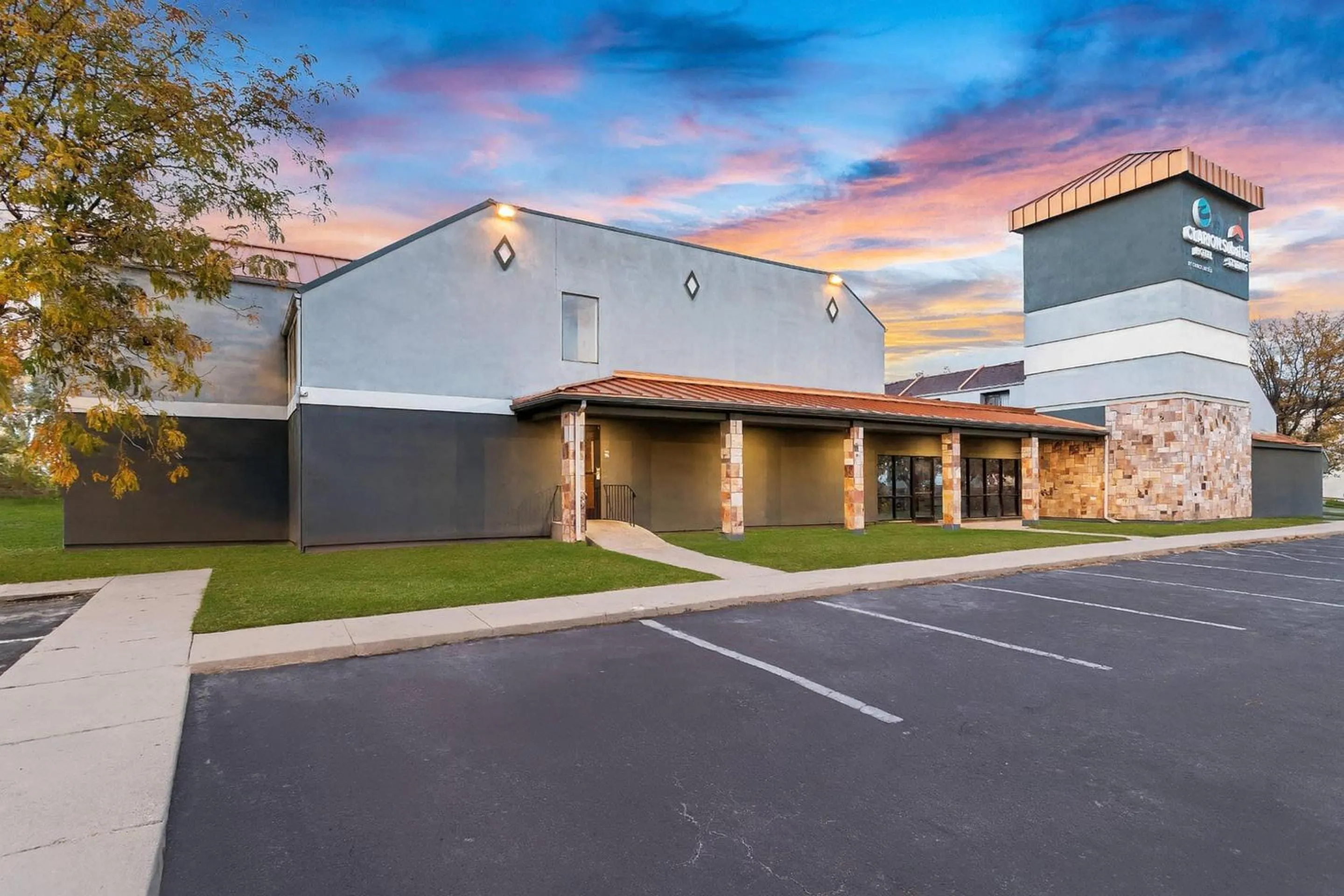 Property building in Suburban Studios Salt Lake City Airport