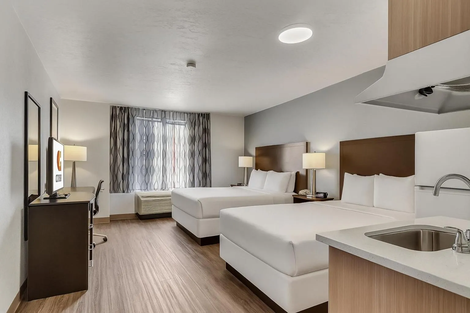 Bedroom, Bed in Suburban Studios Salt Lake City Airport