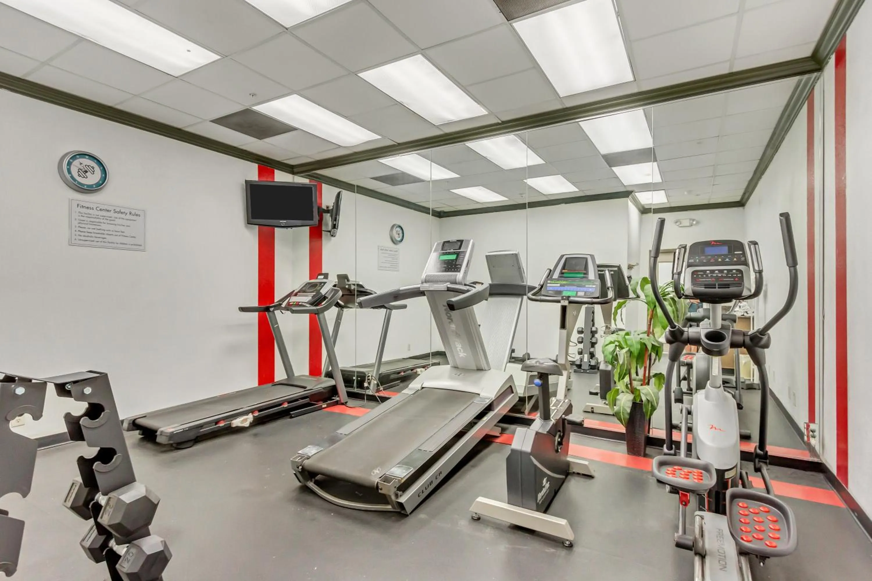 Fitness centre/facilities in Suburban Studios Salt Lake City Airport
