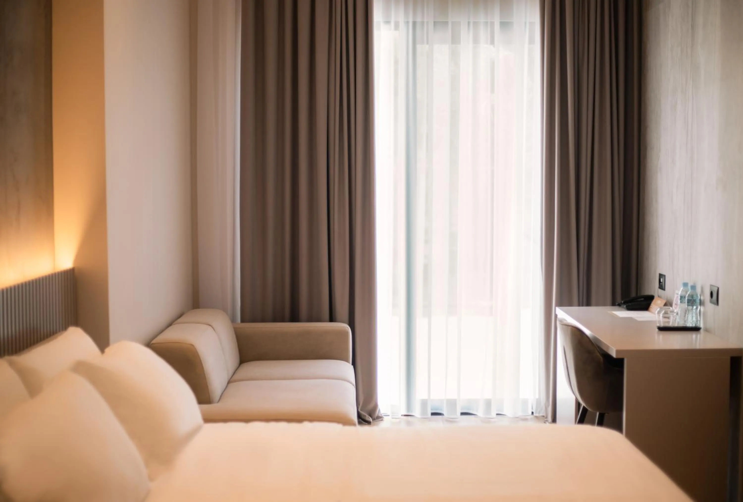 Photo of the whole room in La Onda Hotel Durres