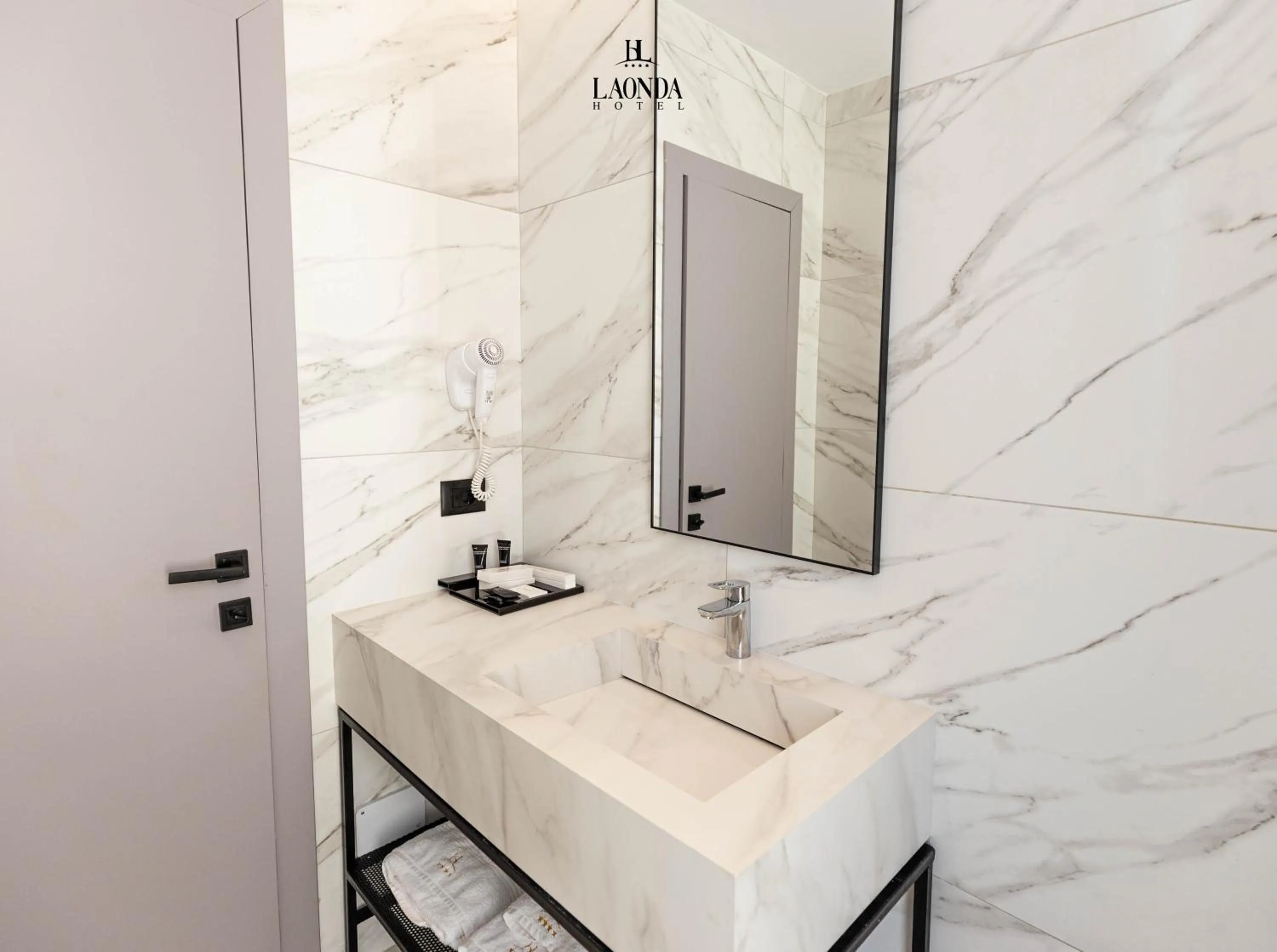 Bathroom in La Onda Hotel Durres