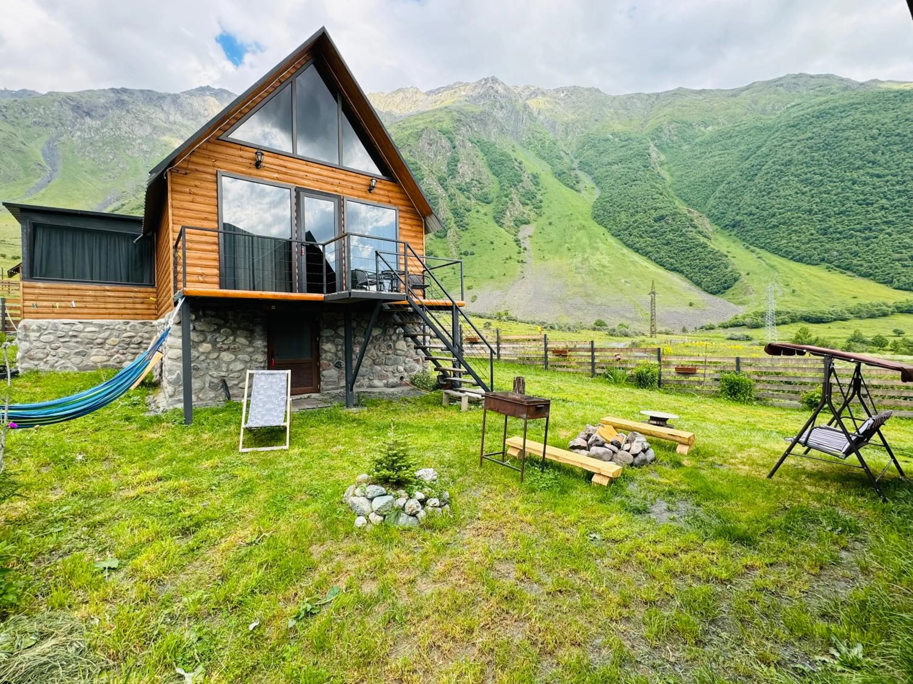 Traveler's Cottages in Kazbegi