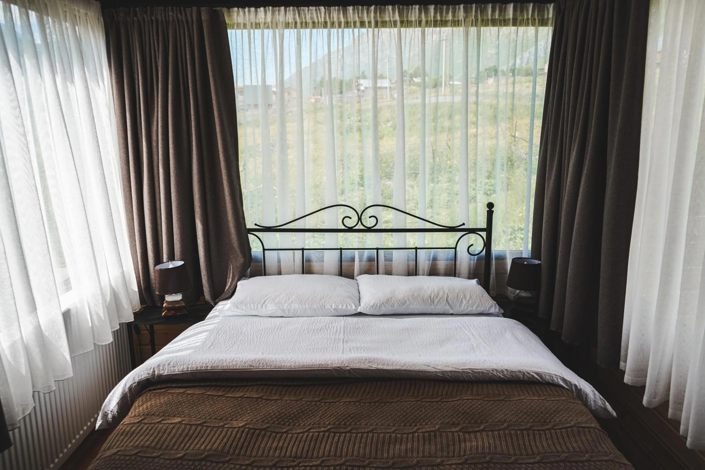 Bed in Traveler's Cottages in Kazbegi
