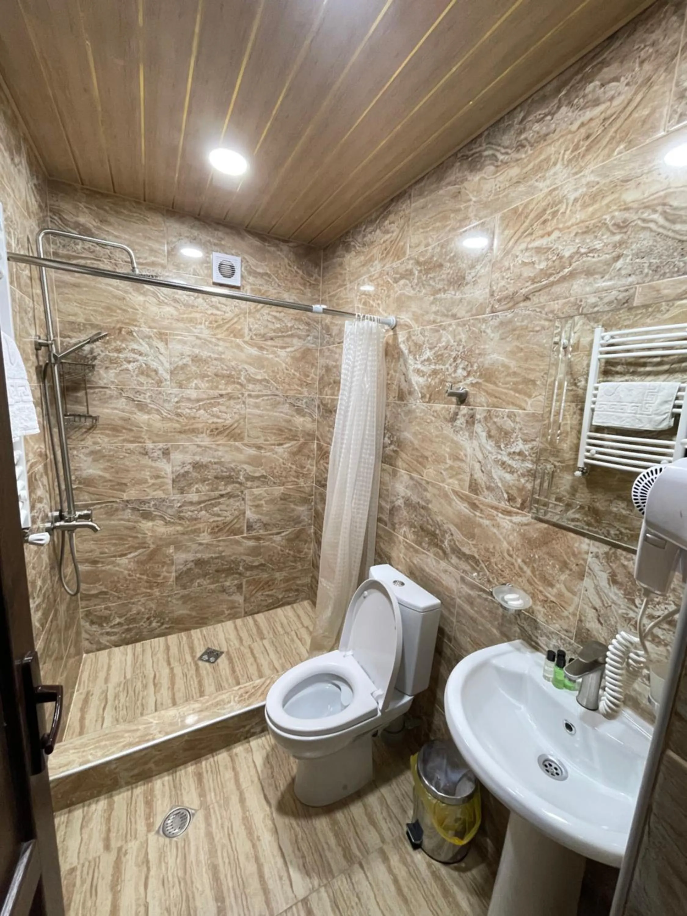 Bathroom in Hotel Elite House