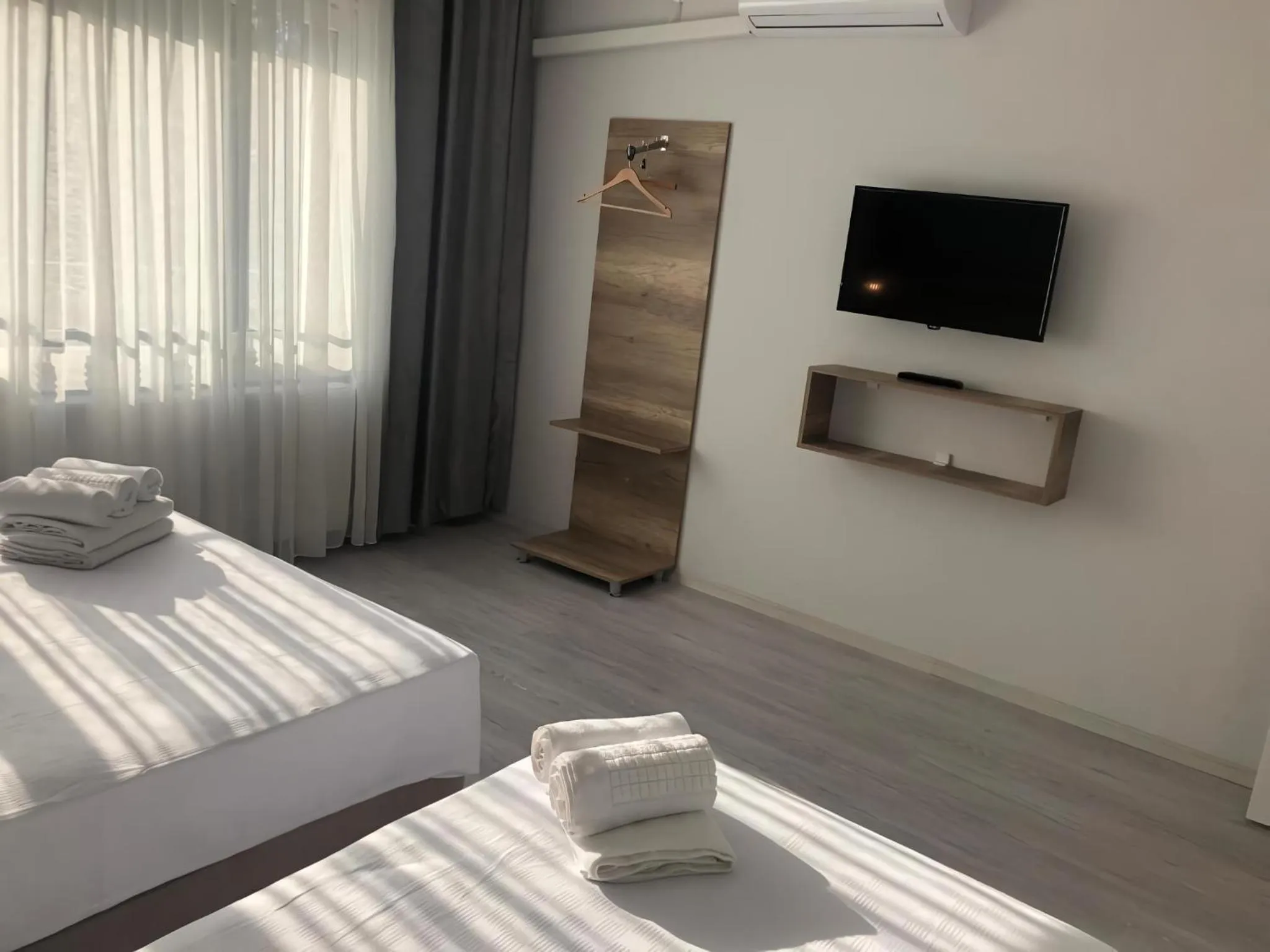 Communal lounge/ TV room, Bed in Rinascente