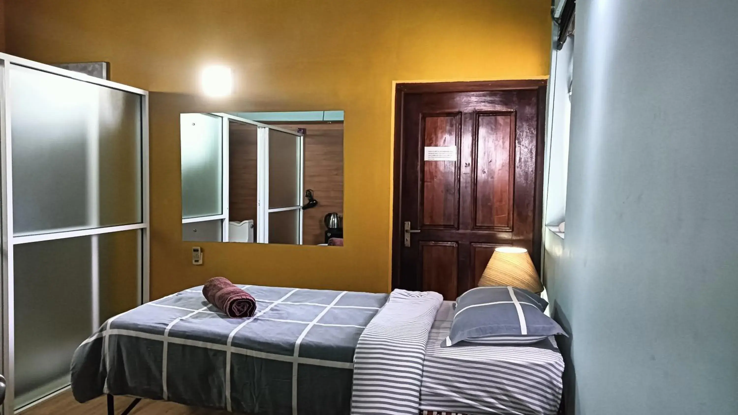 Single Room with Private Bathroom - single occupancy in Palms Villa Single Room with Private Bathroom - single occupancy in Palms Villa