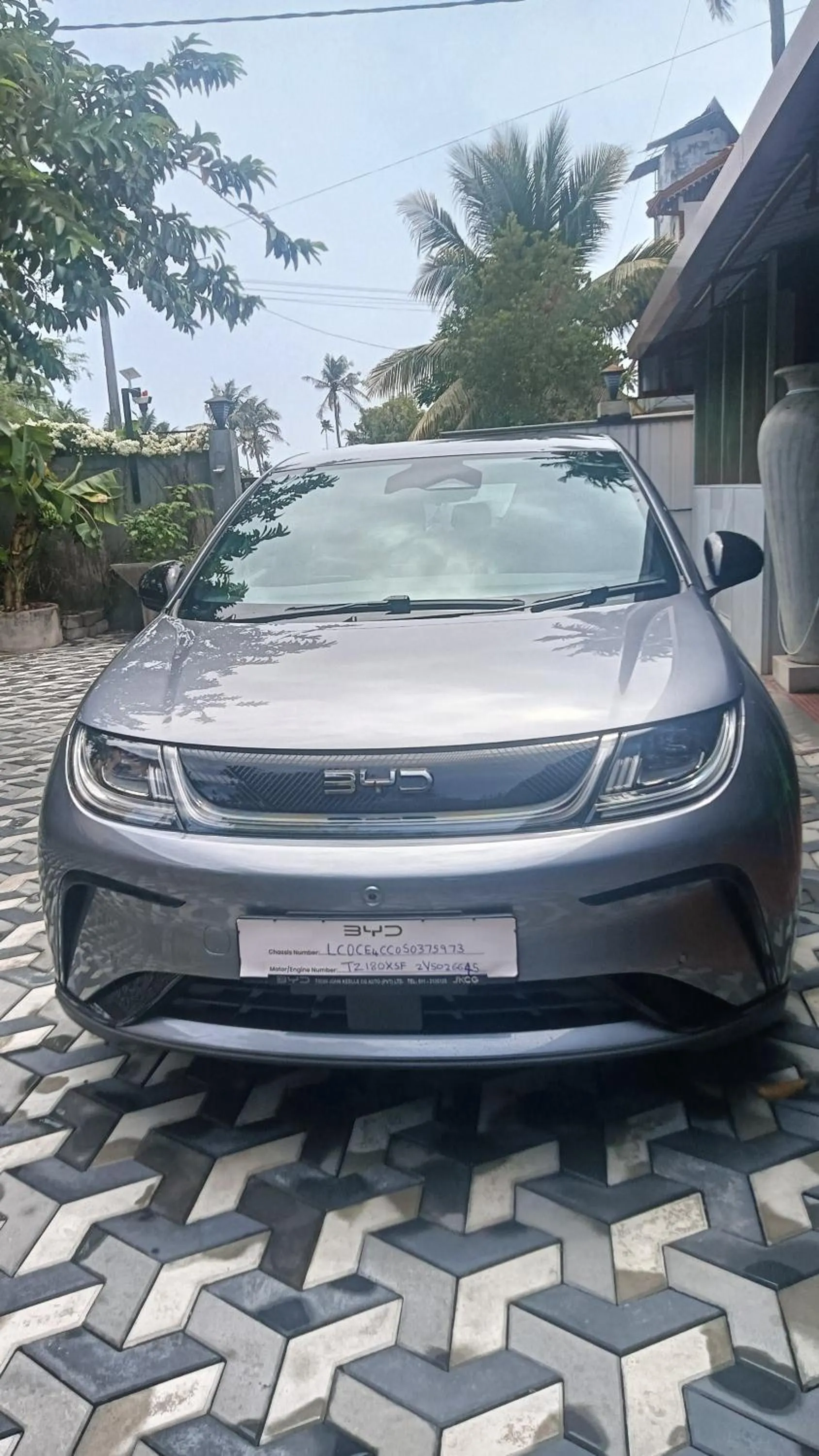 Parking in Palms Villa