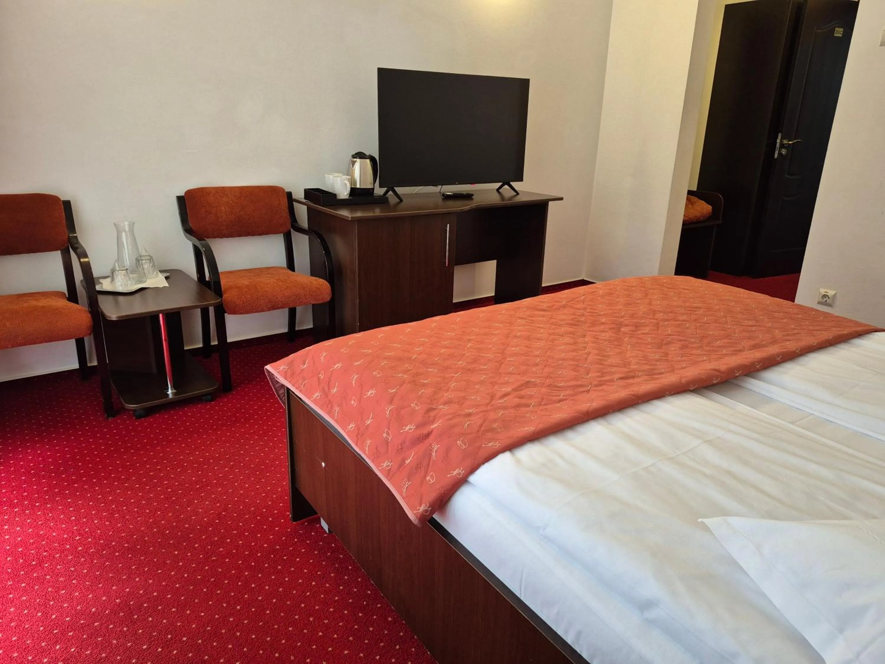 Photo of the whole room, Bed in Cristal Sinaia