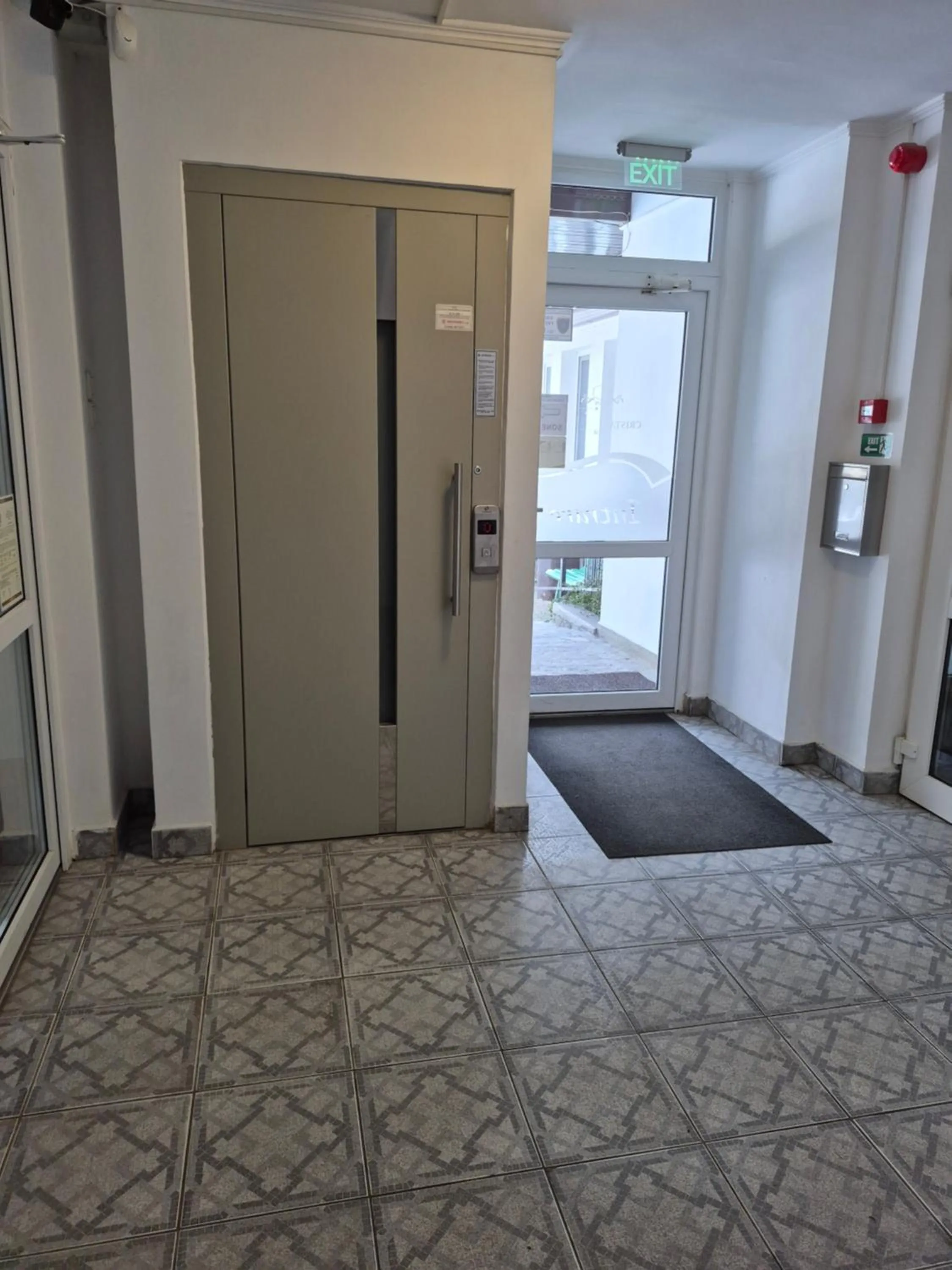 elevator in Cristal Sinaia