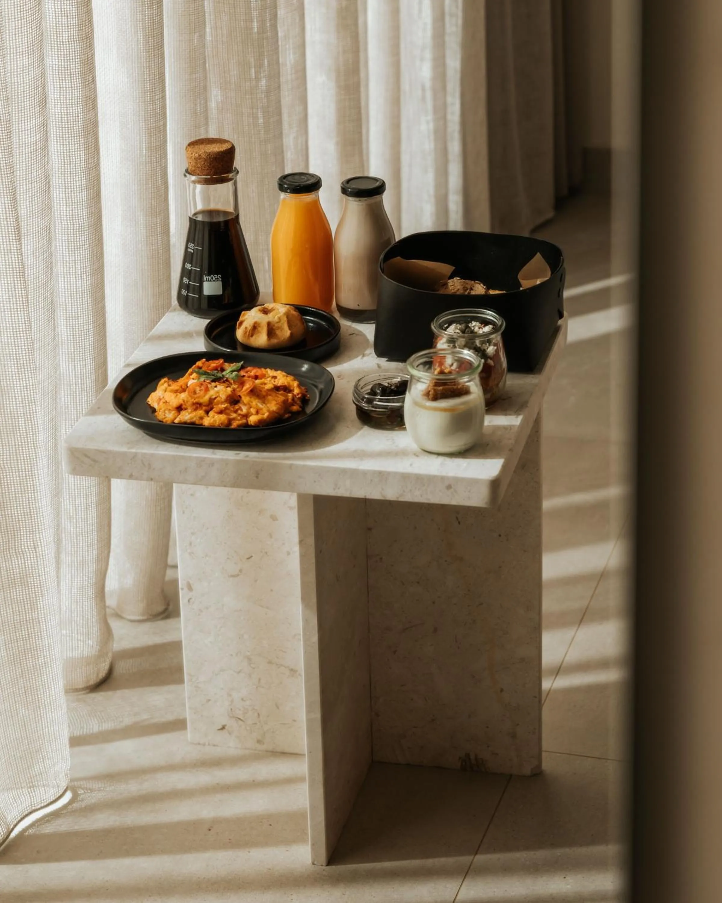 Food and drinks in AMÉNTE Mindful Stay