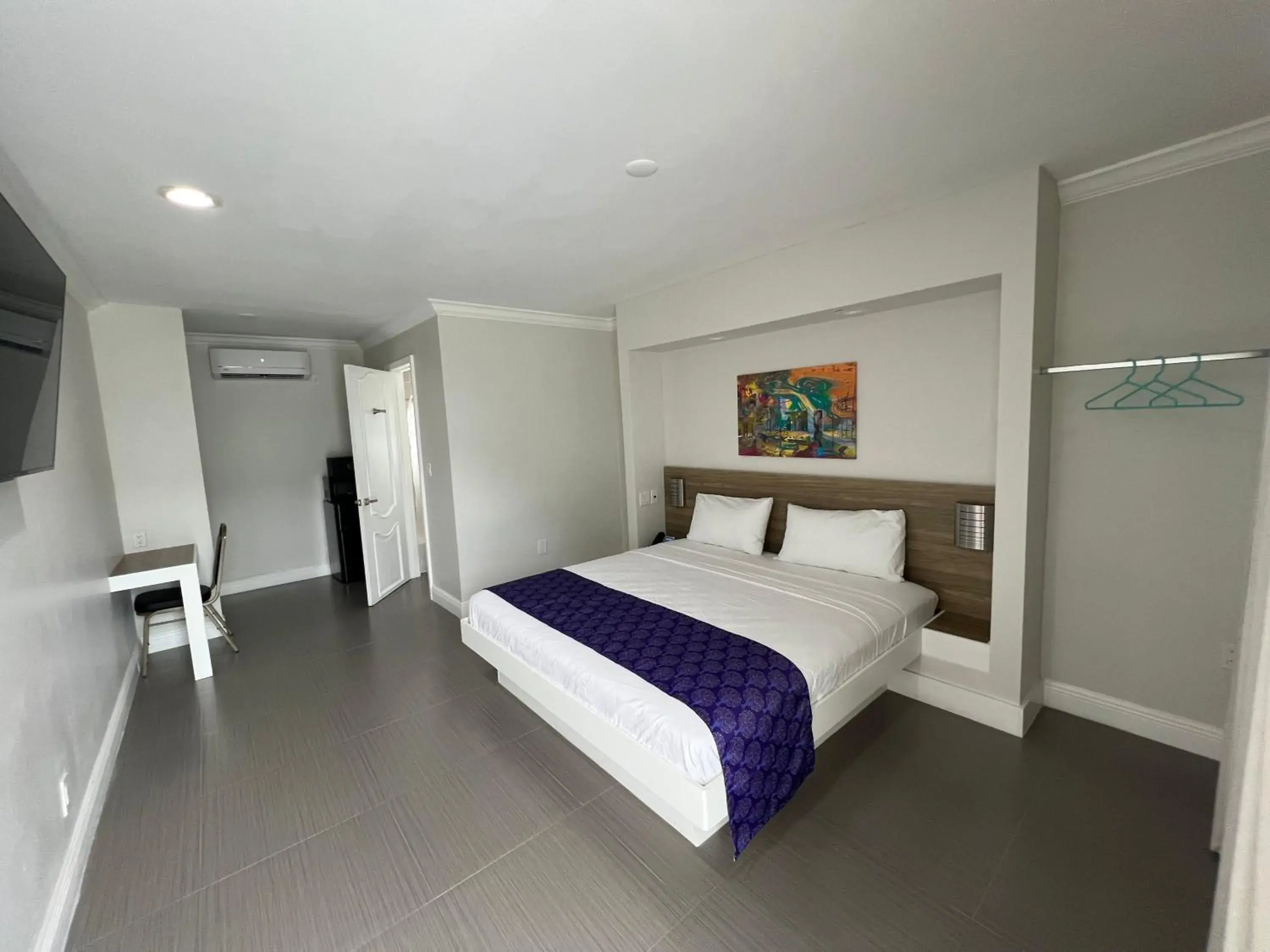 Bed in The Biscayne Hotel Bed in The Biscayne Hotel