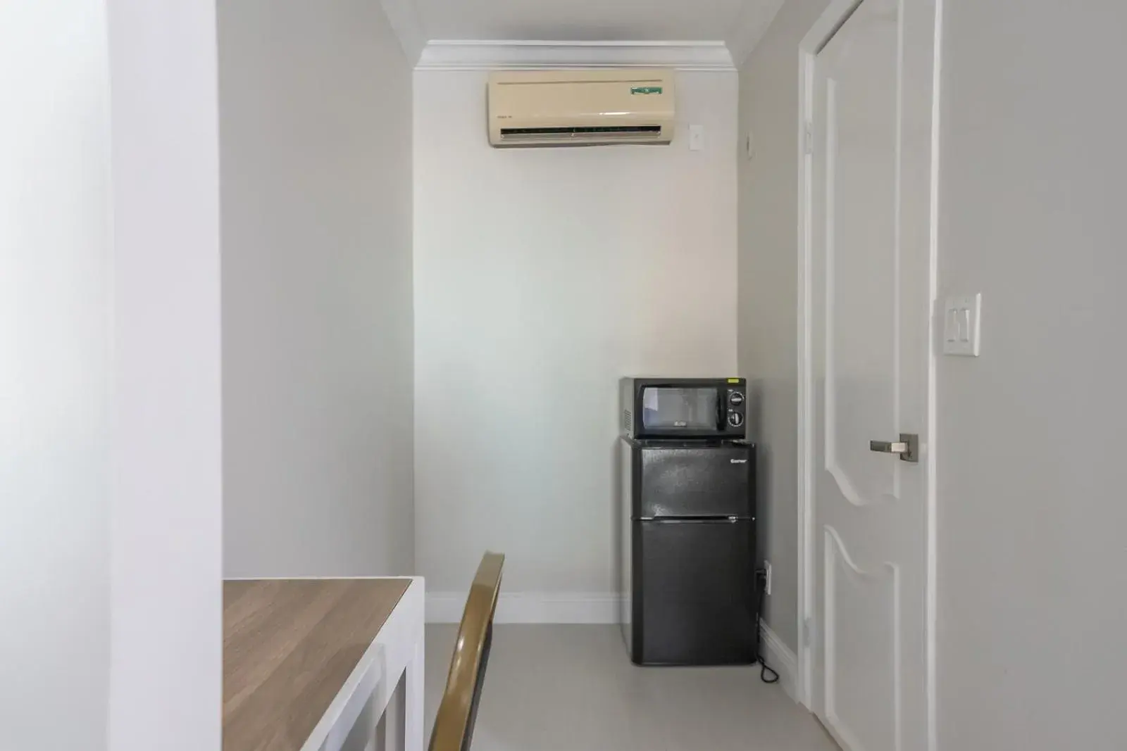 Double Room - Disability Access in The Biscayne Hotel Double Room - Disability Access in The Biscayne Hotel