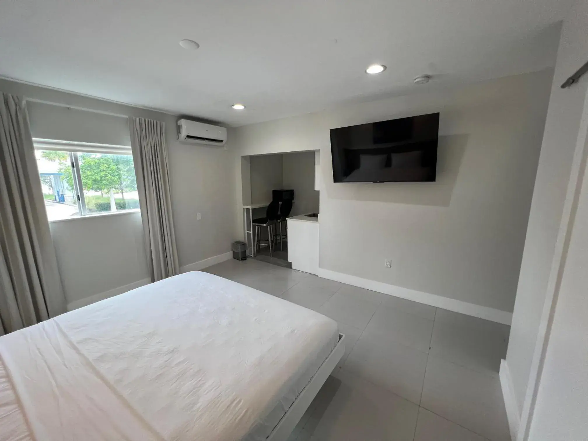 Bed in The Biscayne Hotel Bed in The Biscayne Hotel