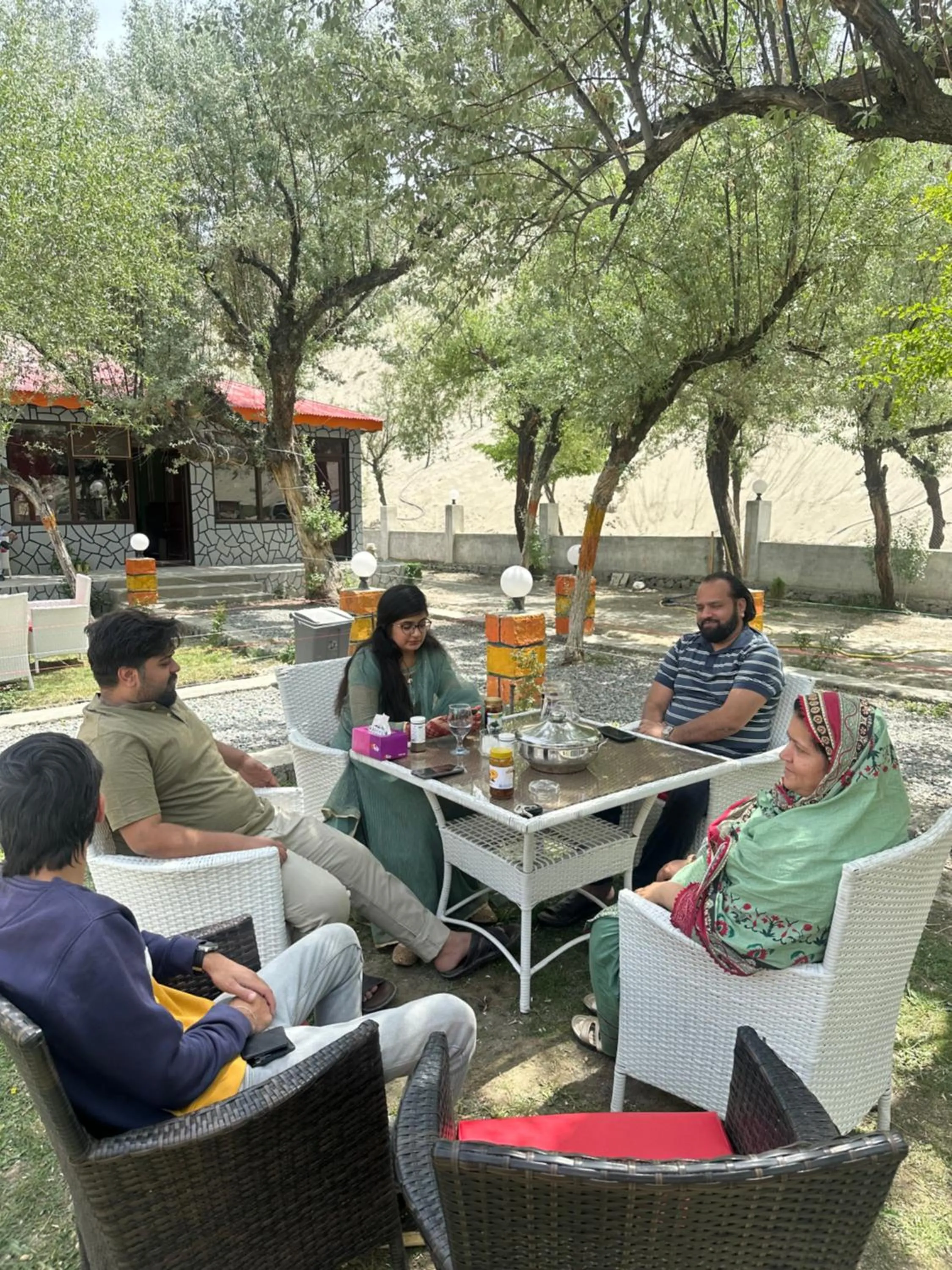 Restaurant/places to eat in MONTAGNA PODS,Best resort in skardu , Best Guest house In skardu
