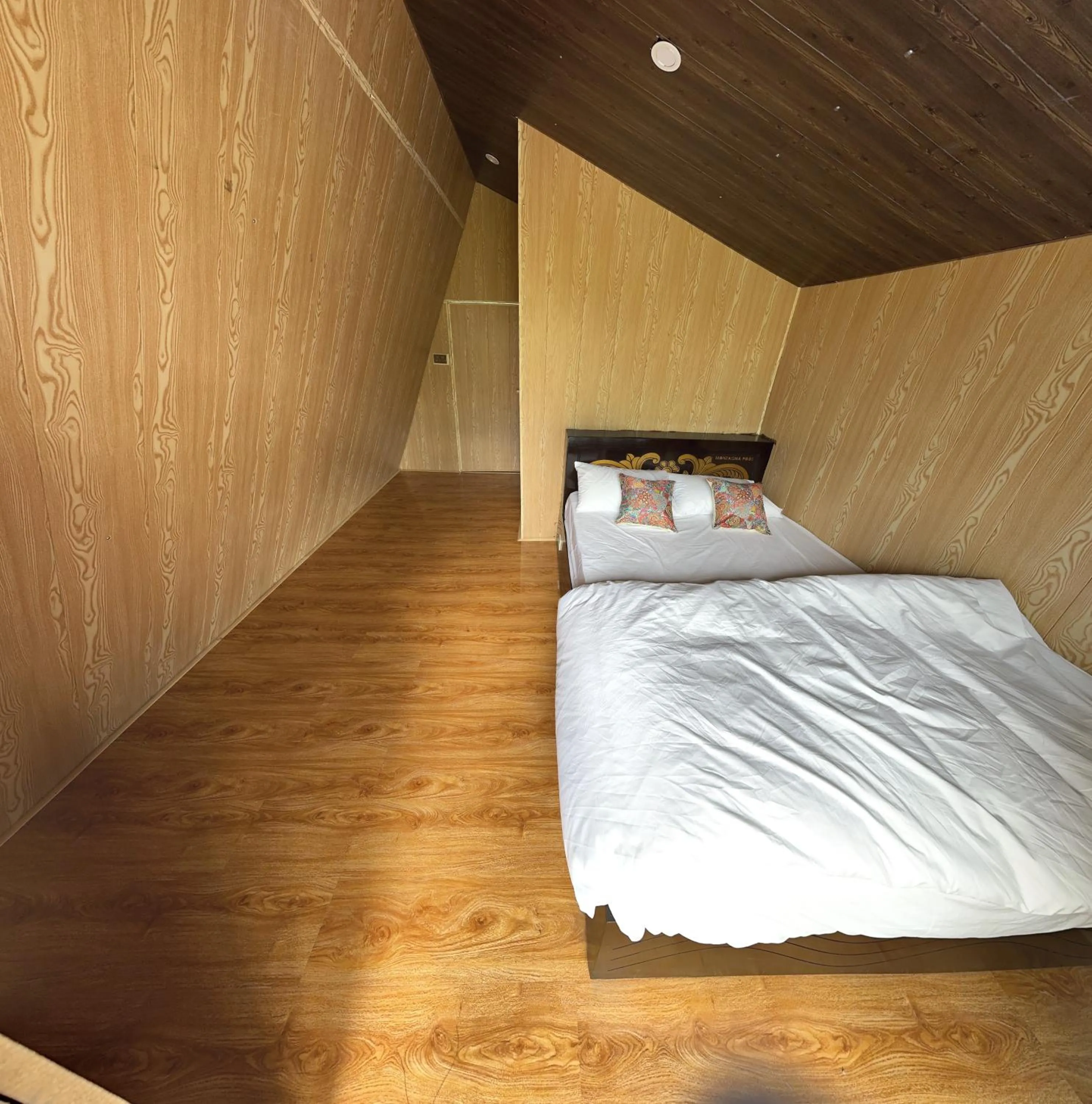 Bedroom, Bed in MONTAGNA PODS,Best resort in skardu , Best Guest house In skardu