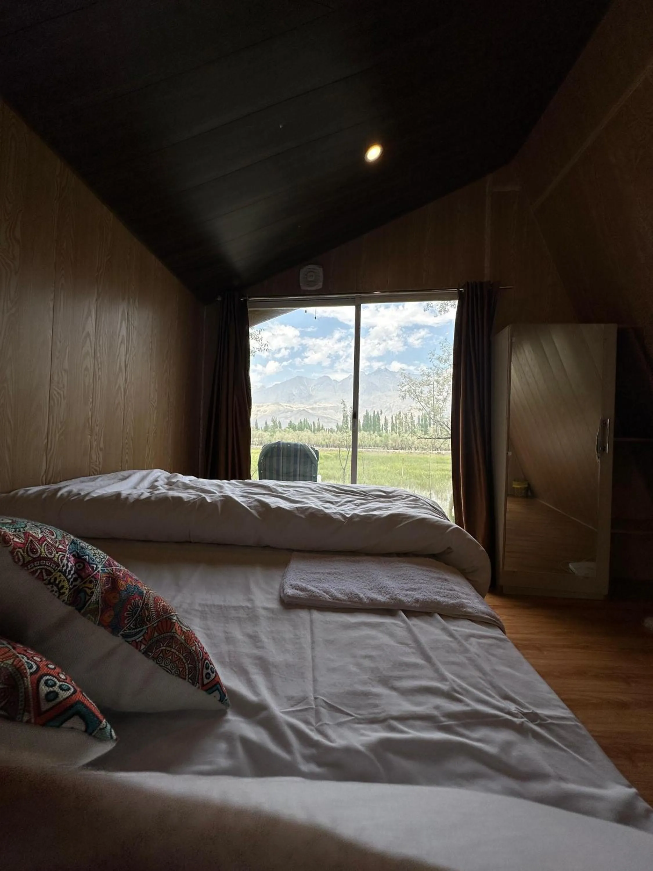 Bed in MONTAGNA PODS,Best resort in skardu , Best Guest house In skardu