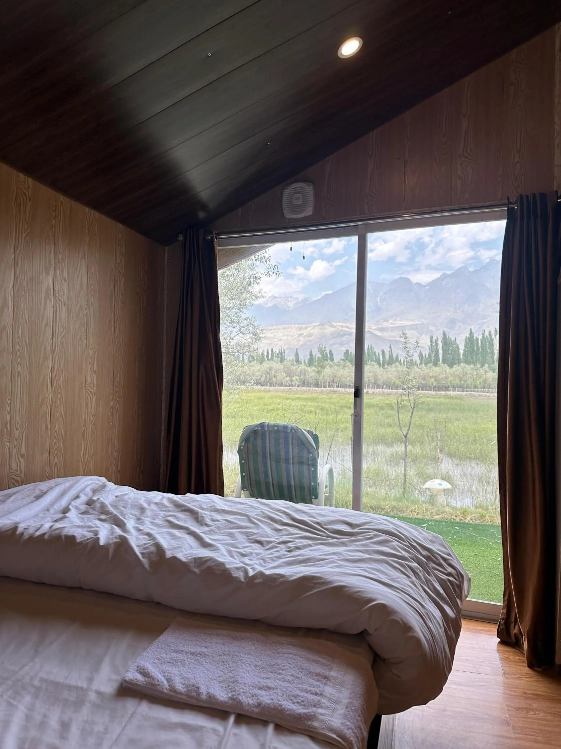 Bed in MONTAGNA PODS,Best resort in skardu , Best Guest house In skardu