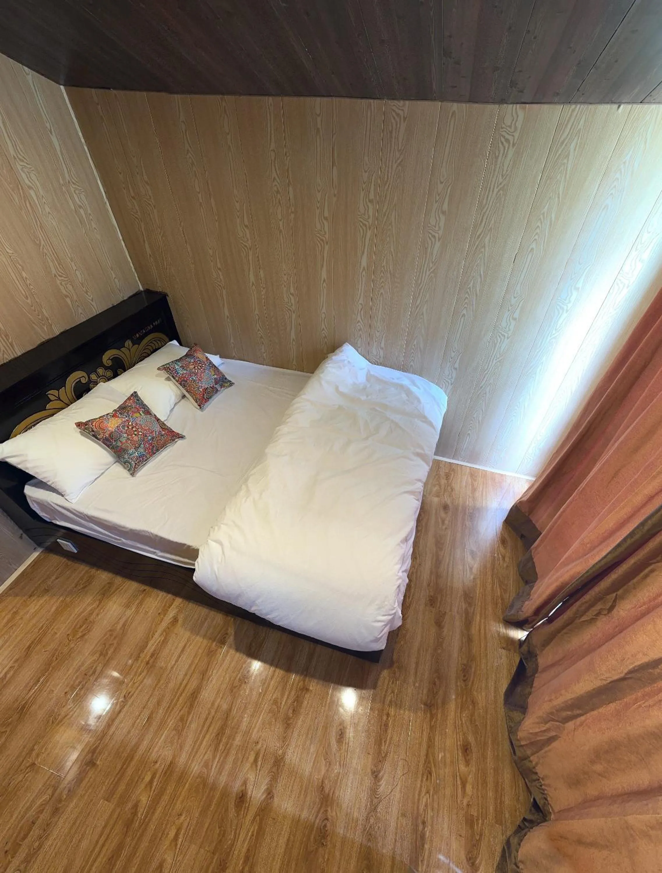 Bedroom, Bed in MONTAGNA PODS,Best resort in skardu , Best Guest house In skardu