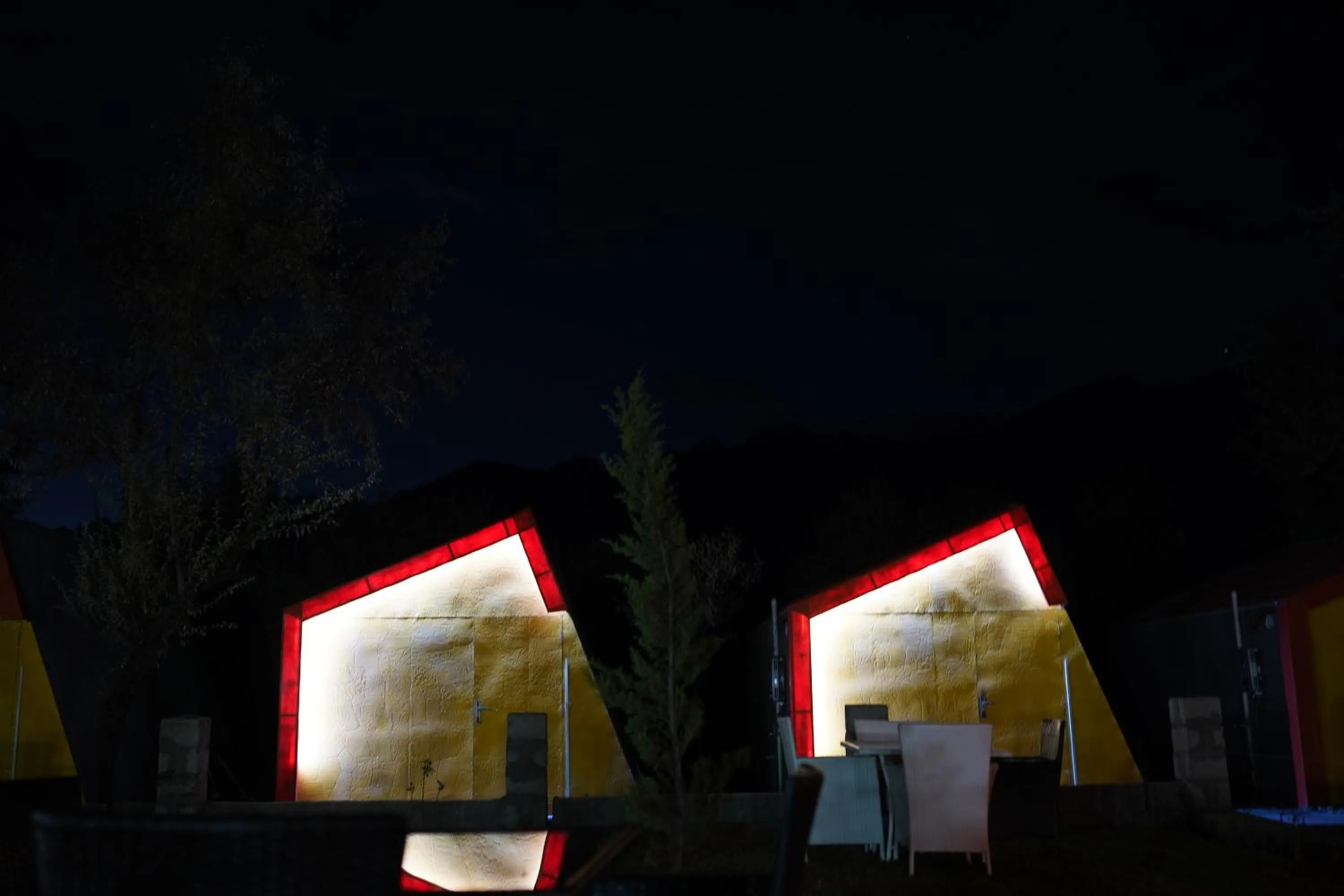 Night in MONTAGNA PODS,Best resort in skardu , Best Guest house In skardu