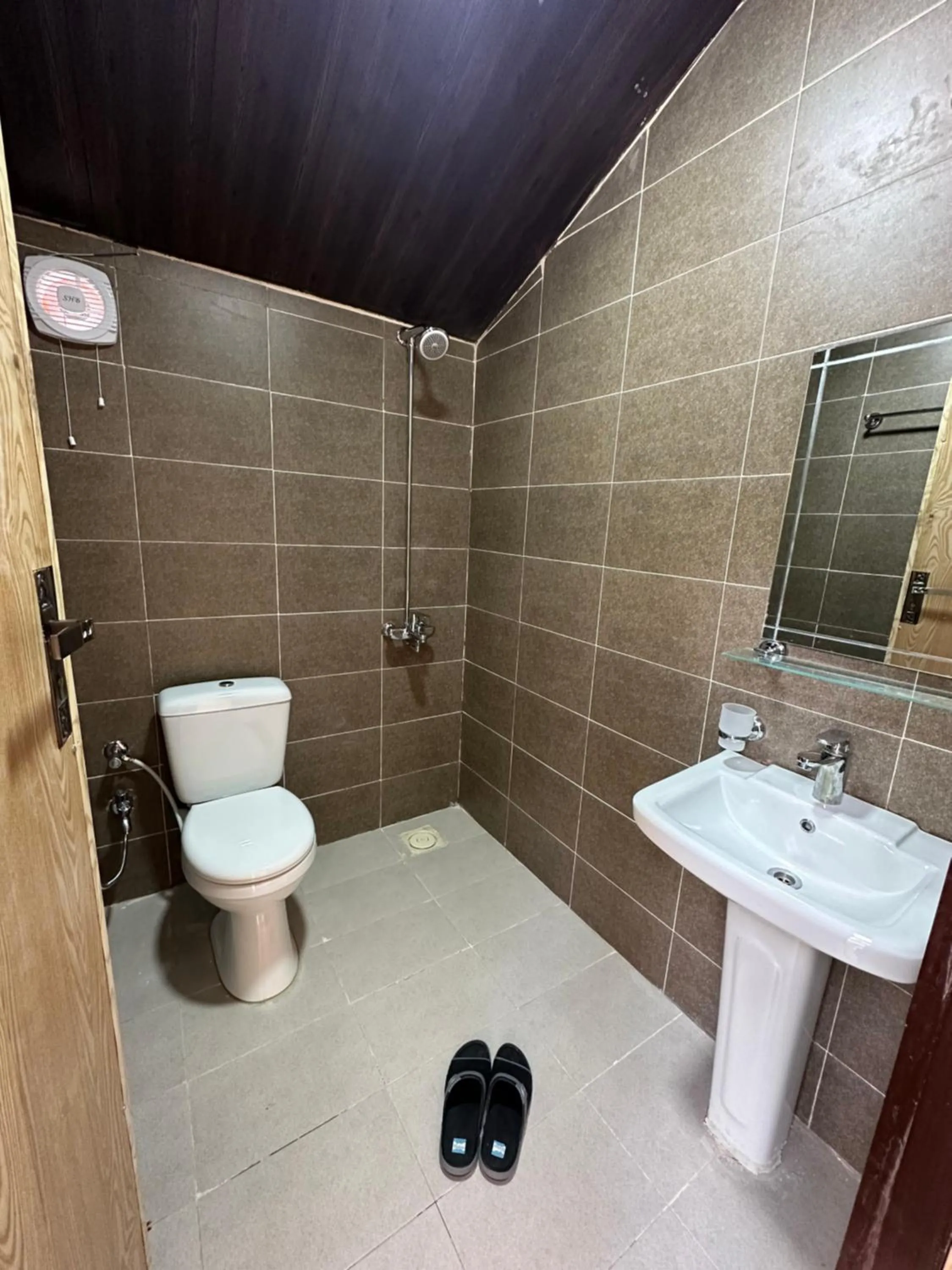 Shower in MONTAGNA PODS,Best resort in skardu , Best Guest house In skardu