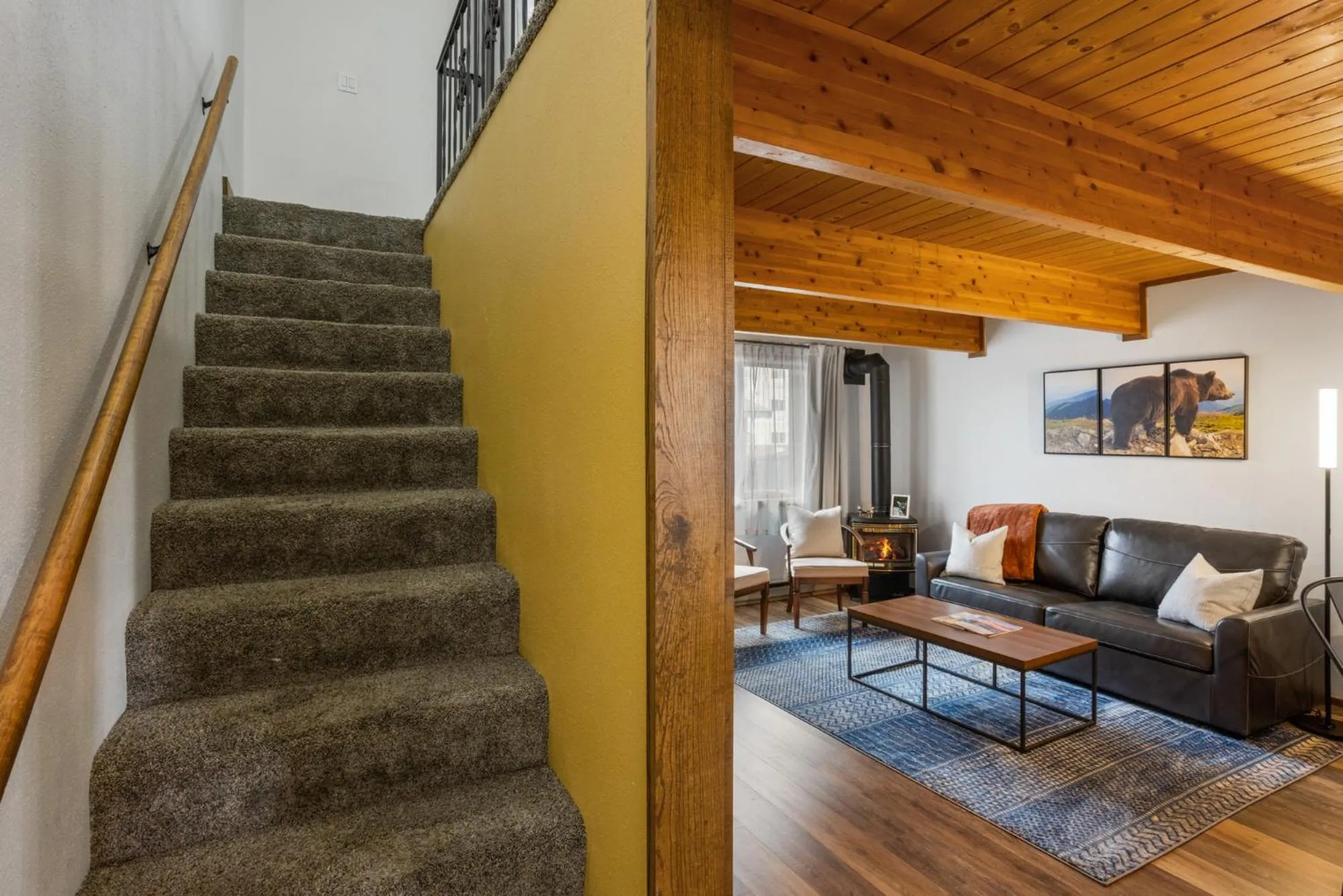 Living room in Otter's Den