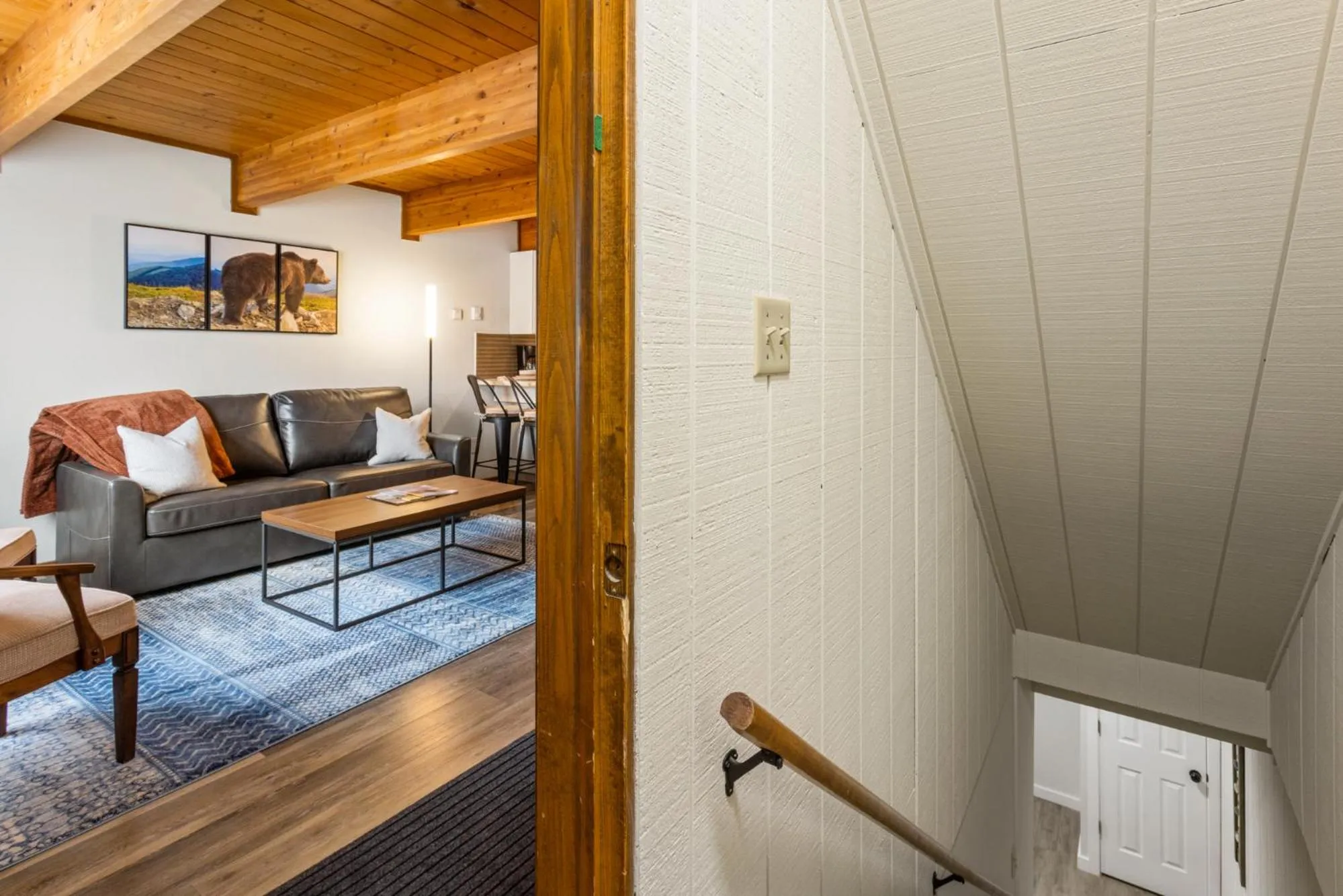 Living room in Otter's Den