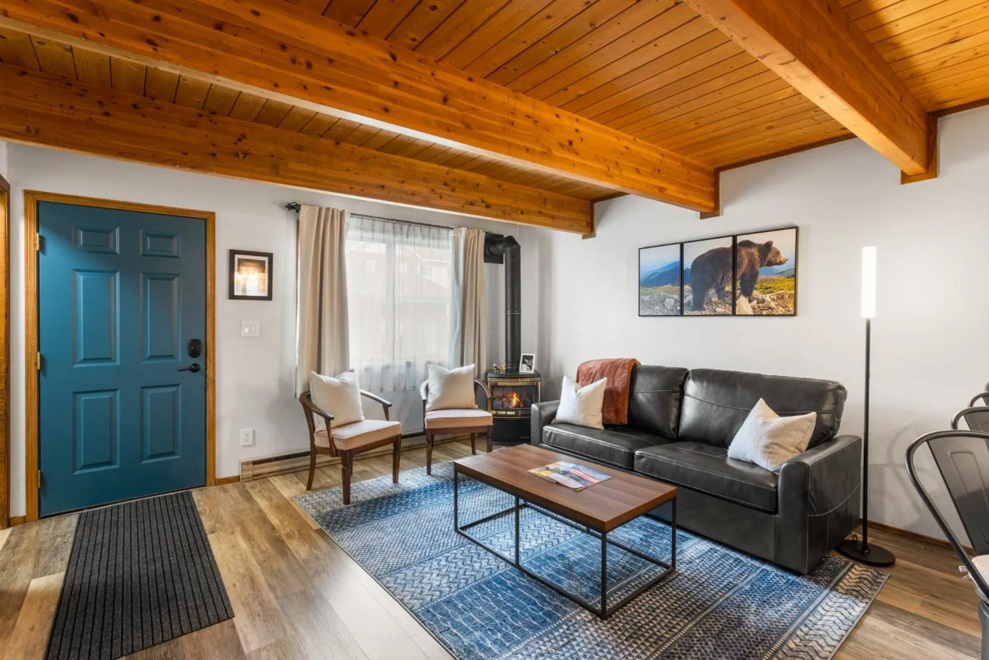 Living room in Otter's Den