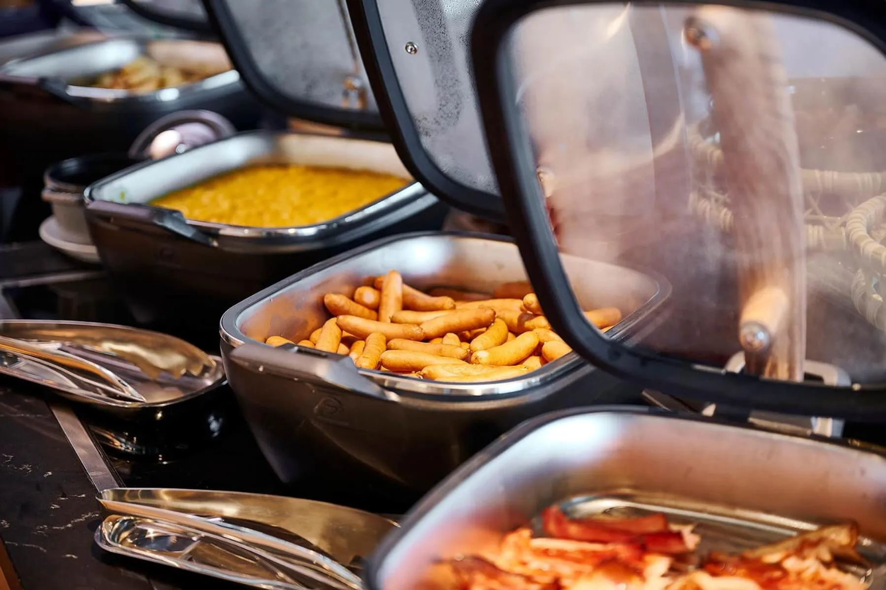 Restaurant/places to eat in Hotel Metropolitan Tokyo Haneda