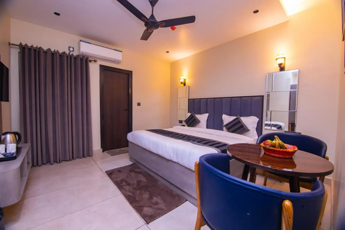 TV and multimedia, Bed in Hotel Lords Valley Rishikesh