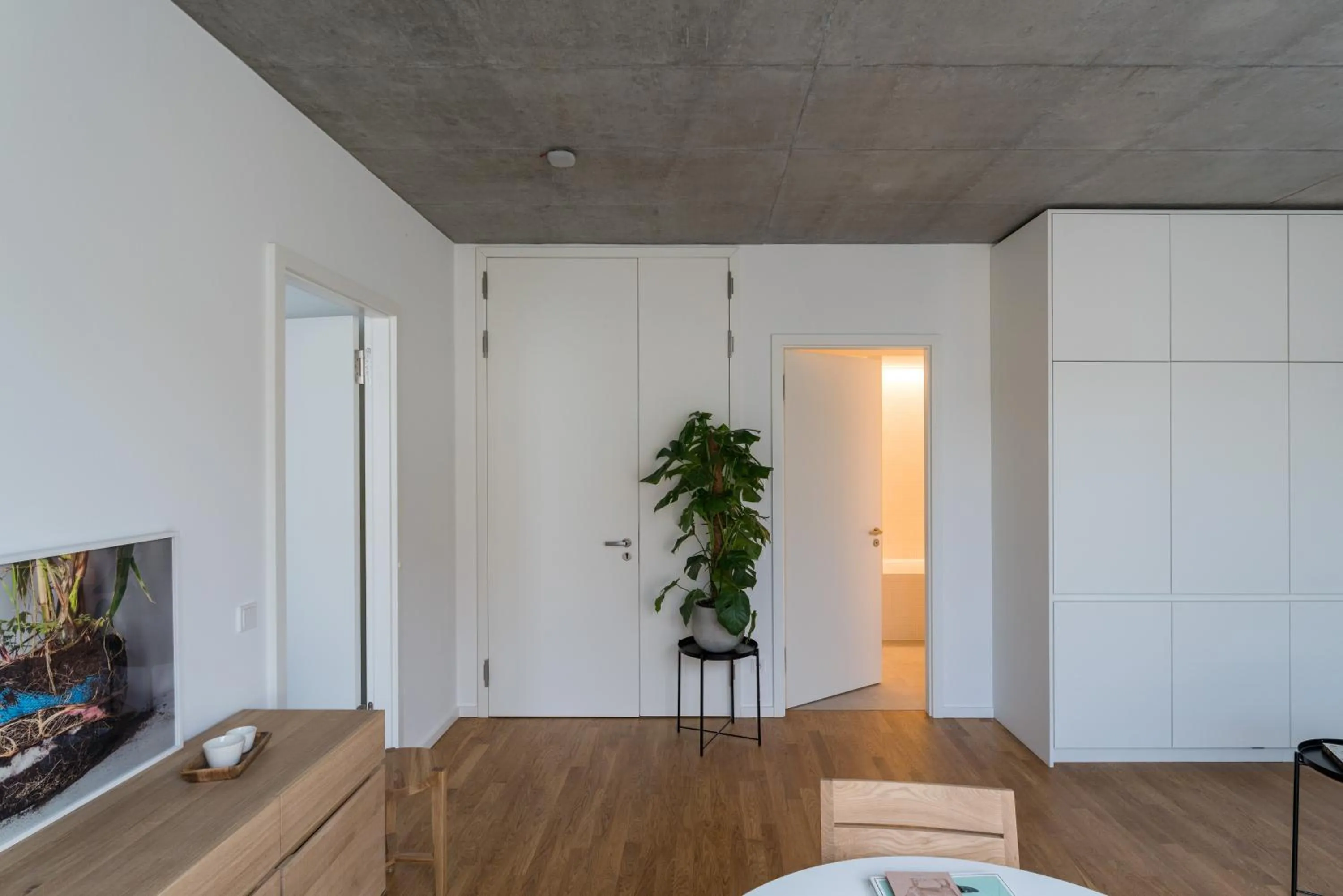 wardrobe in Carlotta Apartments